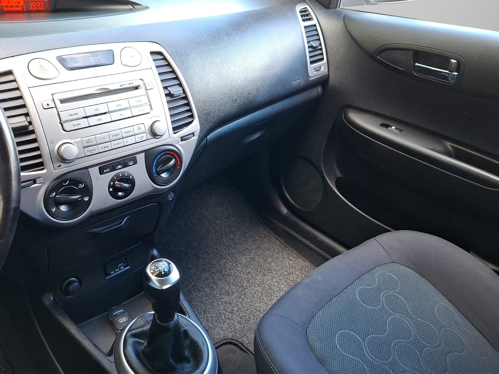 HYUNDAI i20 1.4 Style-image-13