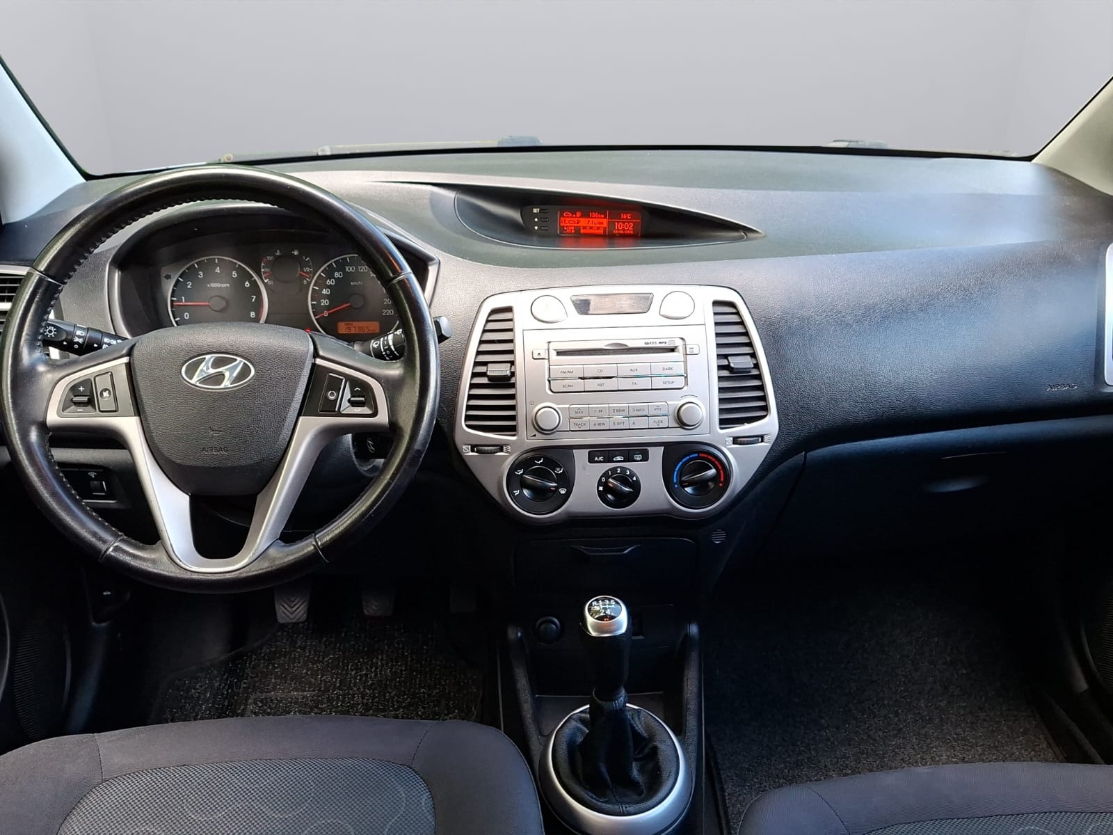 HYUNDAI i20 1.4 Style-image-11