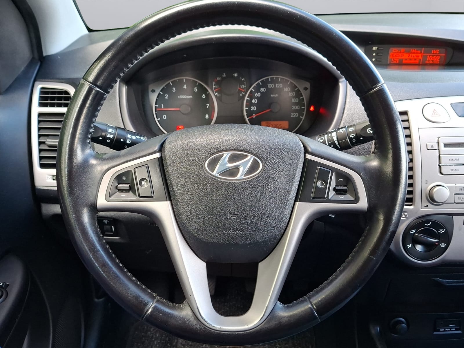 HYUNDAI i20 1.4 Style-image-12