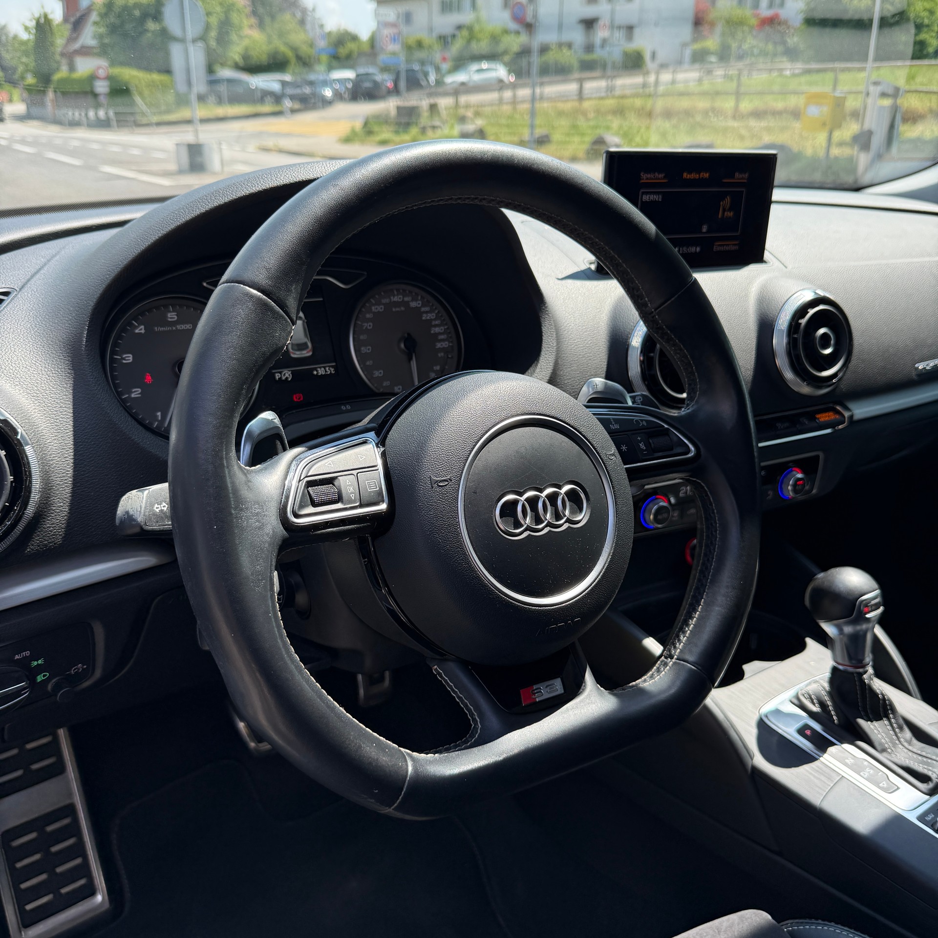 AUDI S3 Sportback 2.0 TFSI quattro S-tronic-image-9
