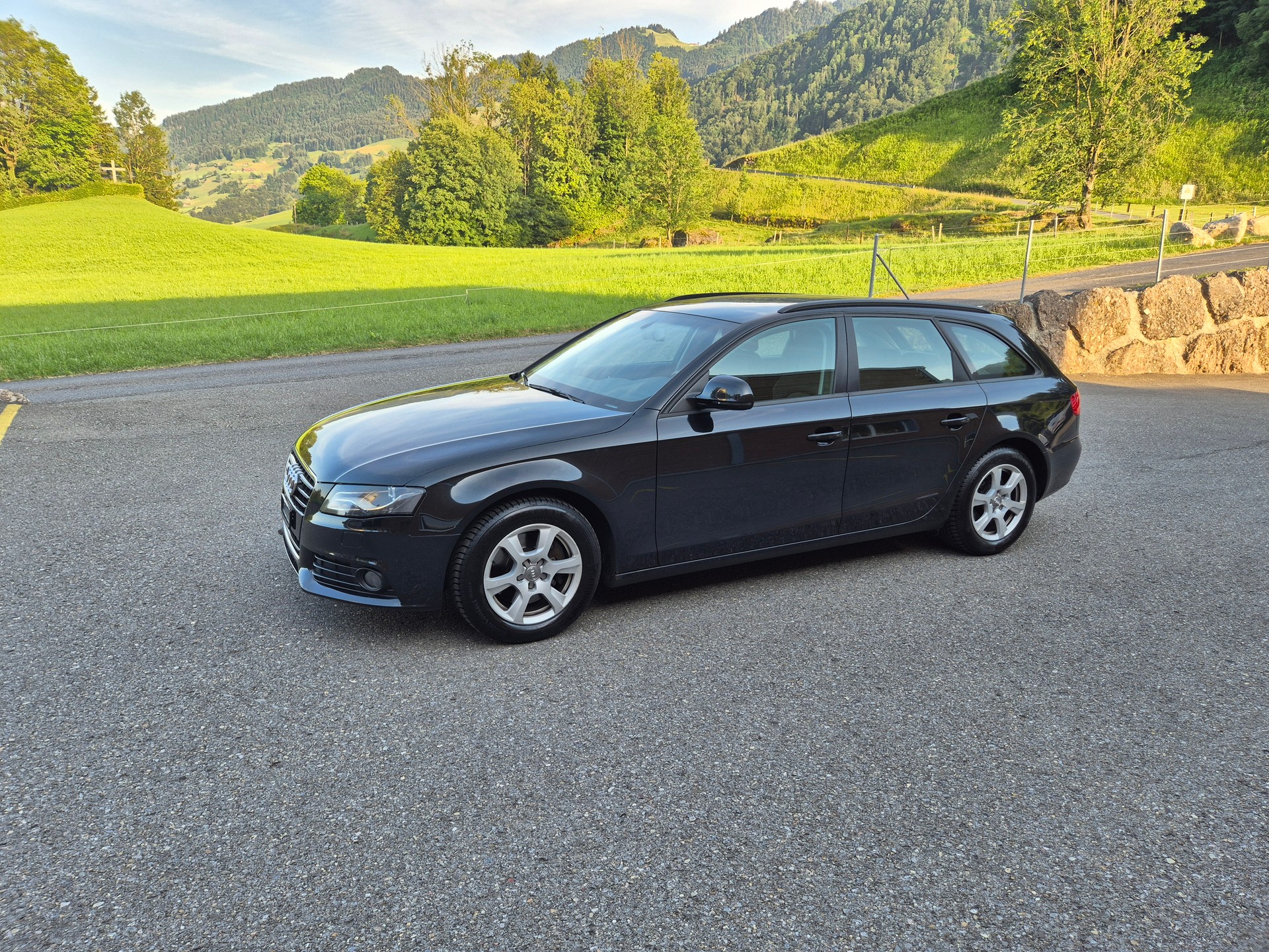 AUDI A4 Avant 3.2 FSI quattro tiptronic-image-1