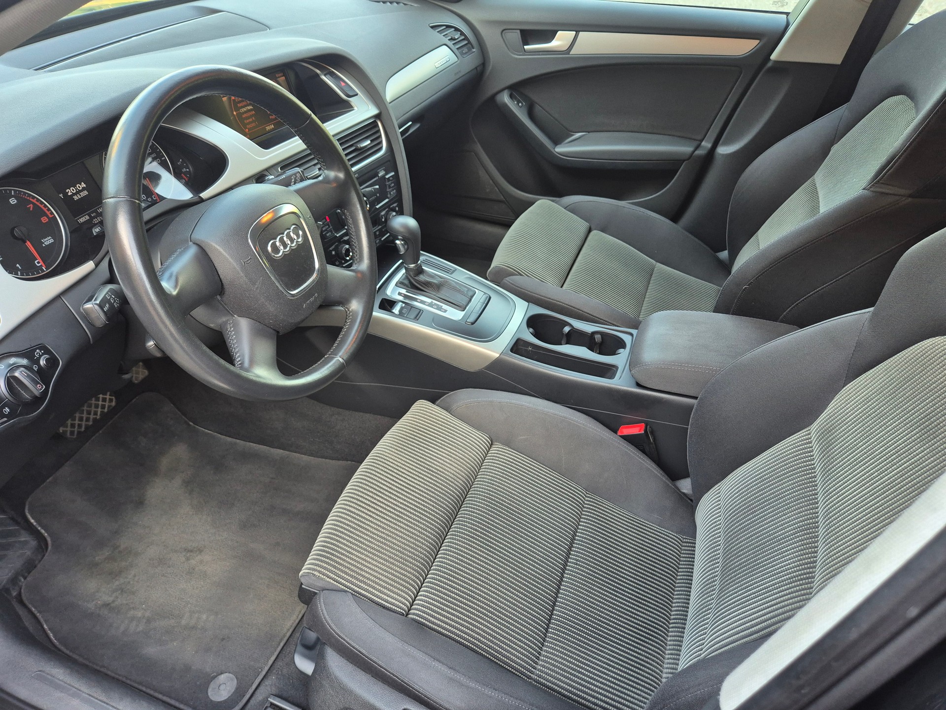 AUDI A4 Avant 3.2 FSI quattro tiptronic-image-5