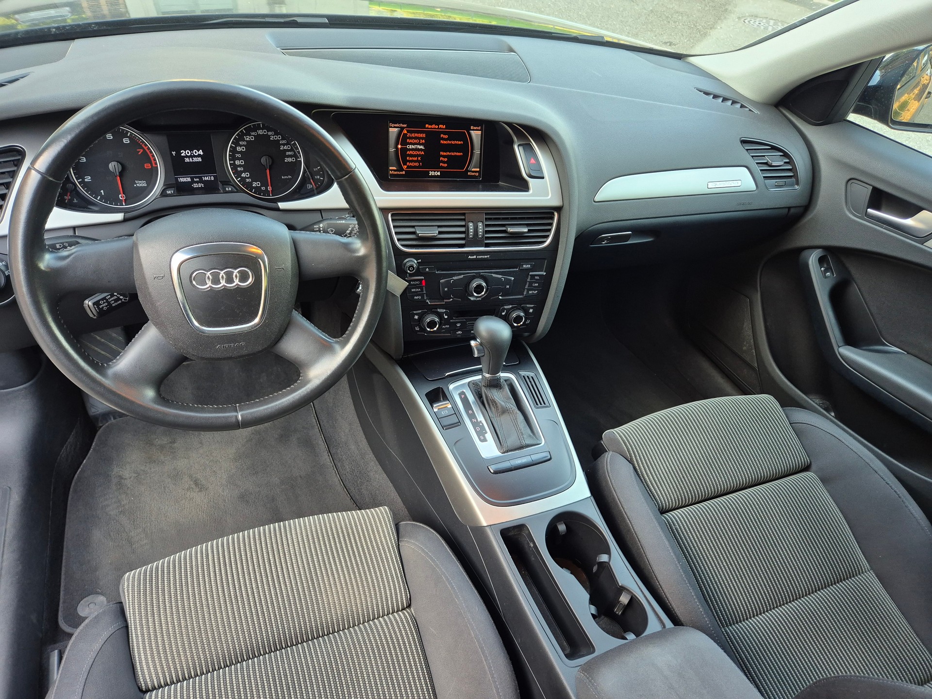 AUDI A4 Avant 3.2 FSI quattro tiptronic-image-6