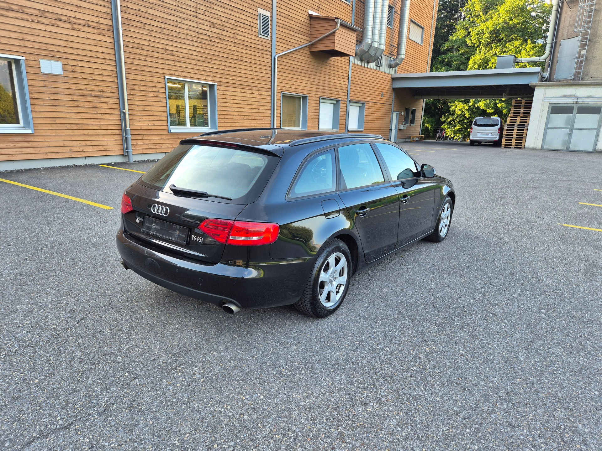 AUDI A4 Avant 3.2 FSI quattro tiptronic-image-3