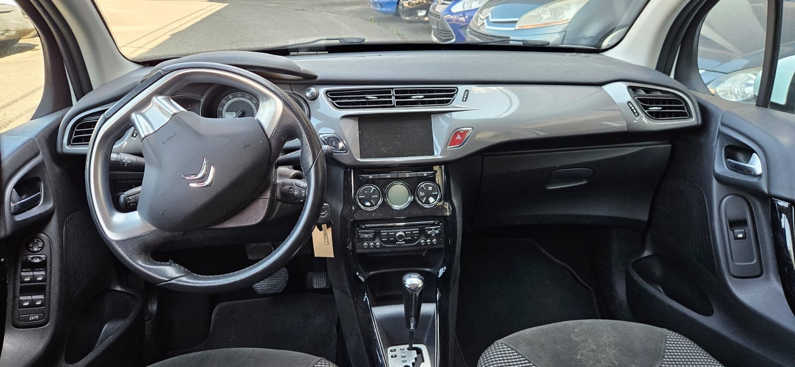 CITROEN C3 1.6i 16V Exclusive Automatic-image-2