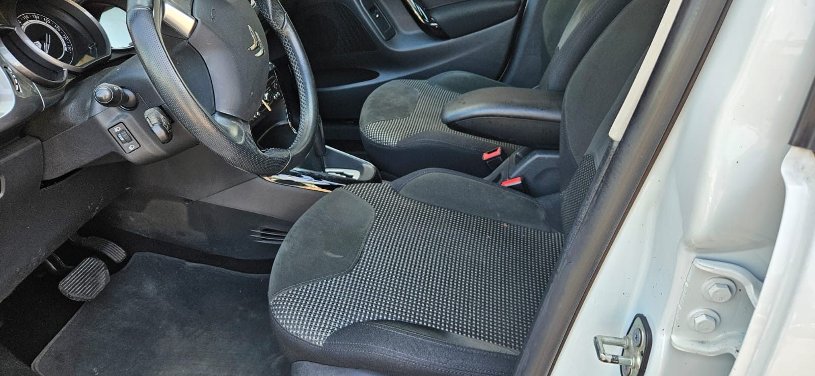 CITROEN C3 1.6i 16V Exclusive Automatic-image-4