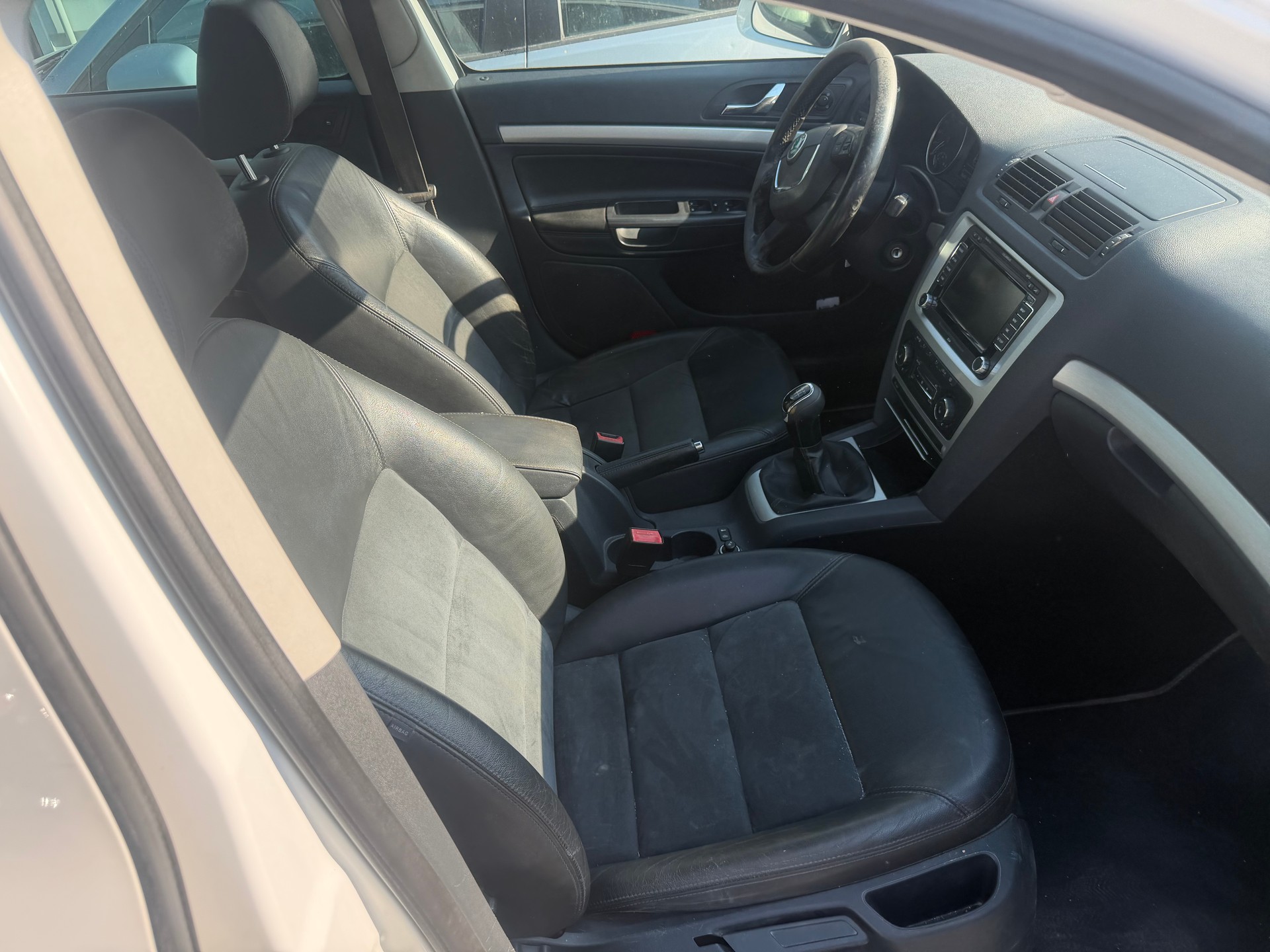 SKODA Octavia Combi 2.0 TDI Scout 4x4-image-4
