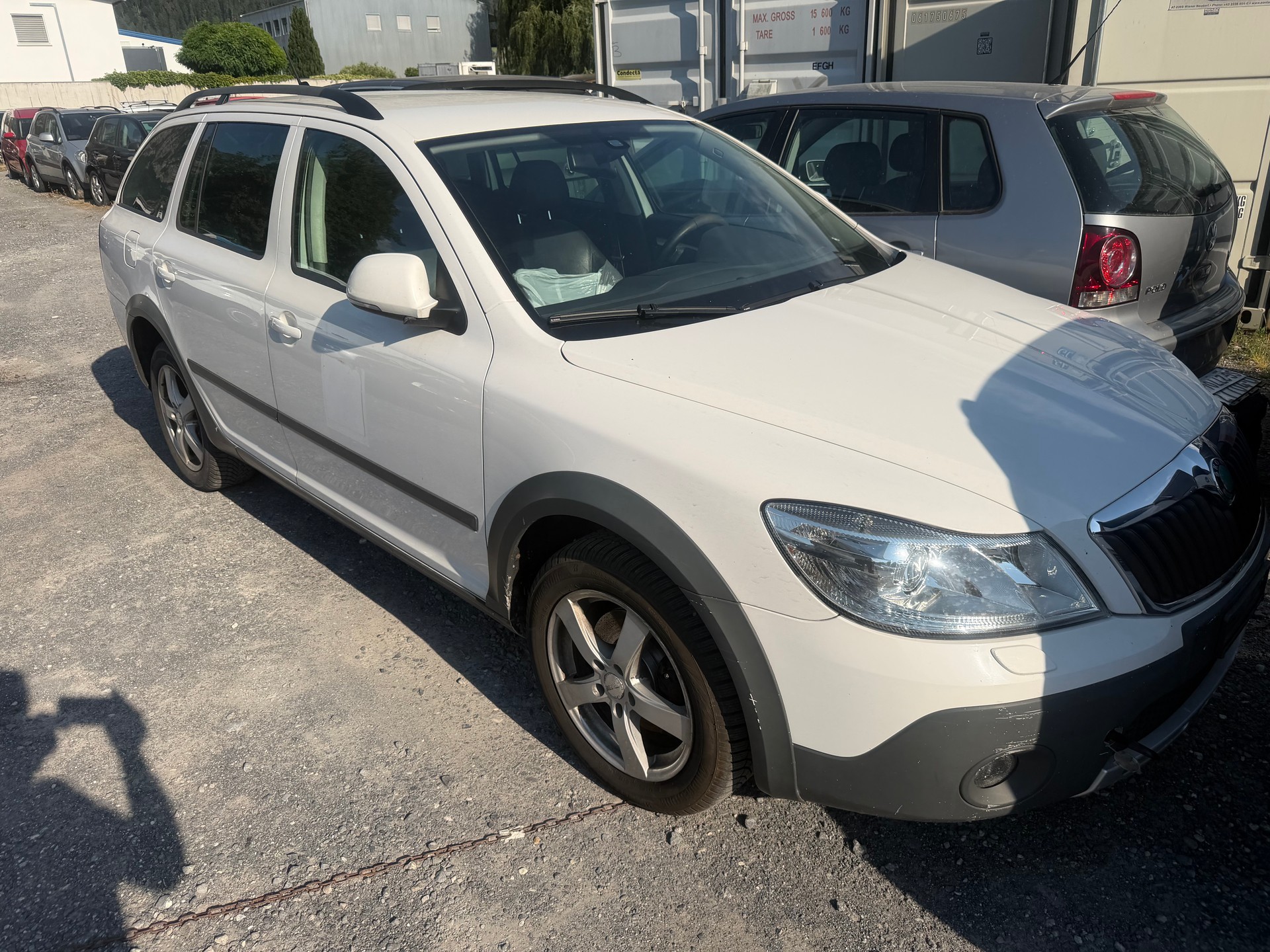 SKODA Octavia Combi 2.0 TDI Scout 4x4-image-1