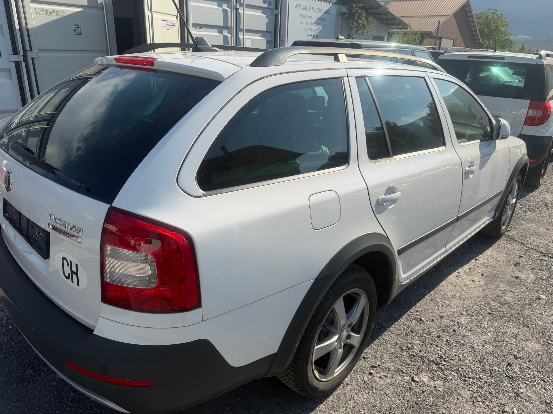 SKODA Octavia Combi 2.0 TDI Scout 4x4-image-2