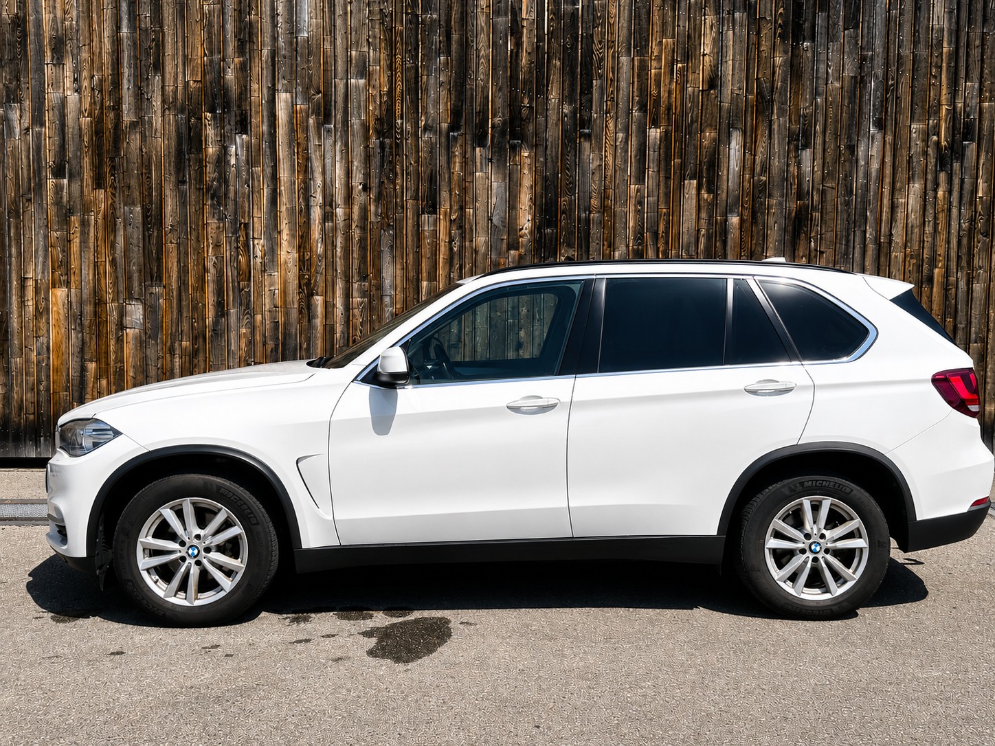 BMW xDrive30d-showroom-element-1