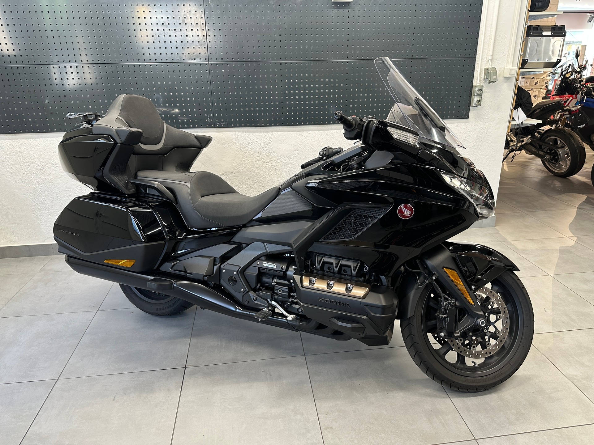 HONDA GL 1800 Gold Wing Tour DCT ABS | Occasion | 25’400 km | Top Zustand-showroom-element-1