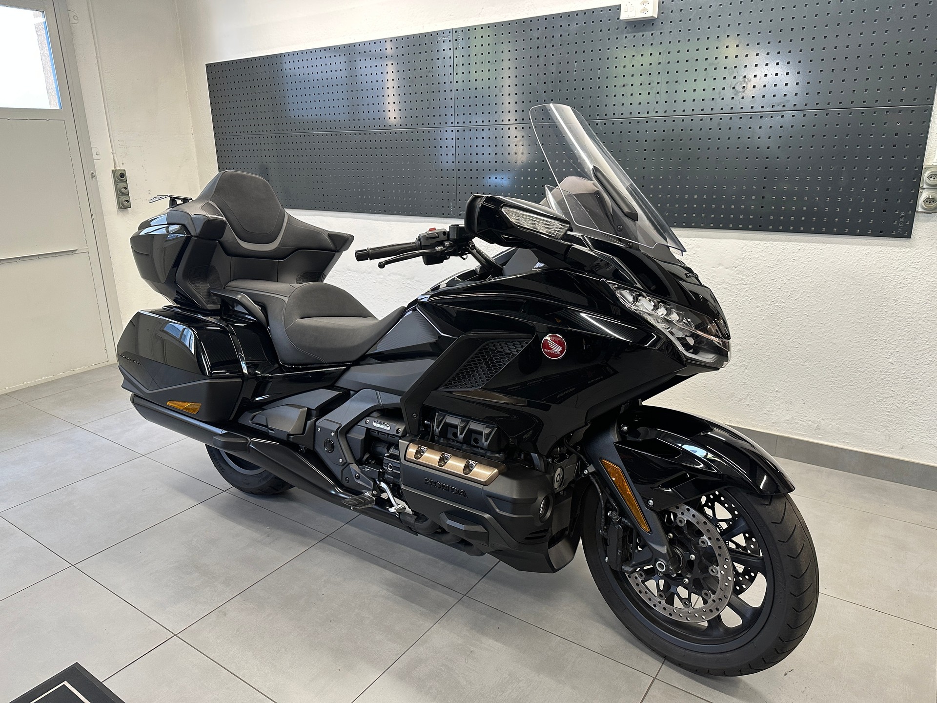 HONDA GL 1800 Gold Wing Tour DCT ABS | Occasion | 25’400 km | Top Zustand-showroom-element-2