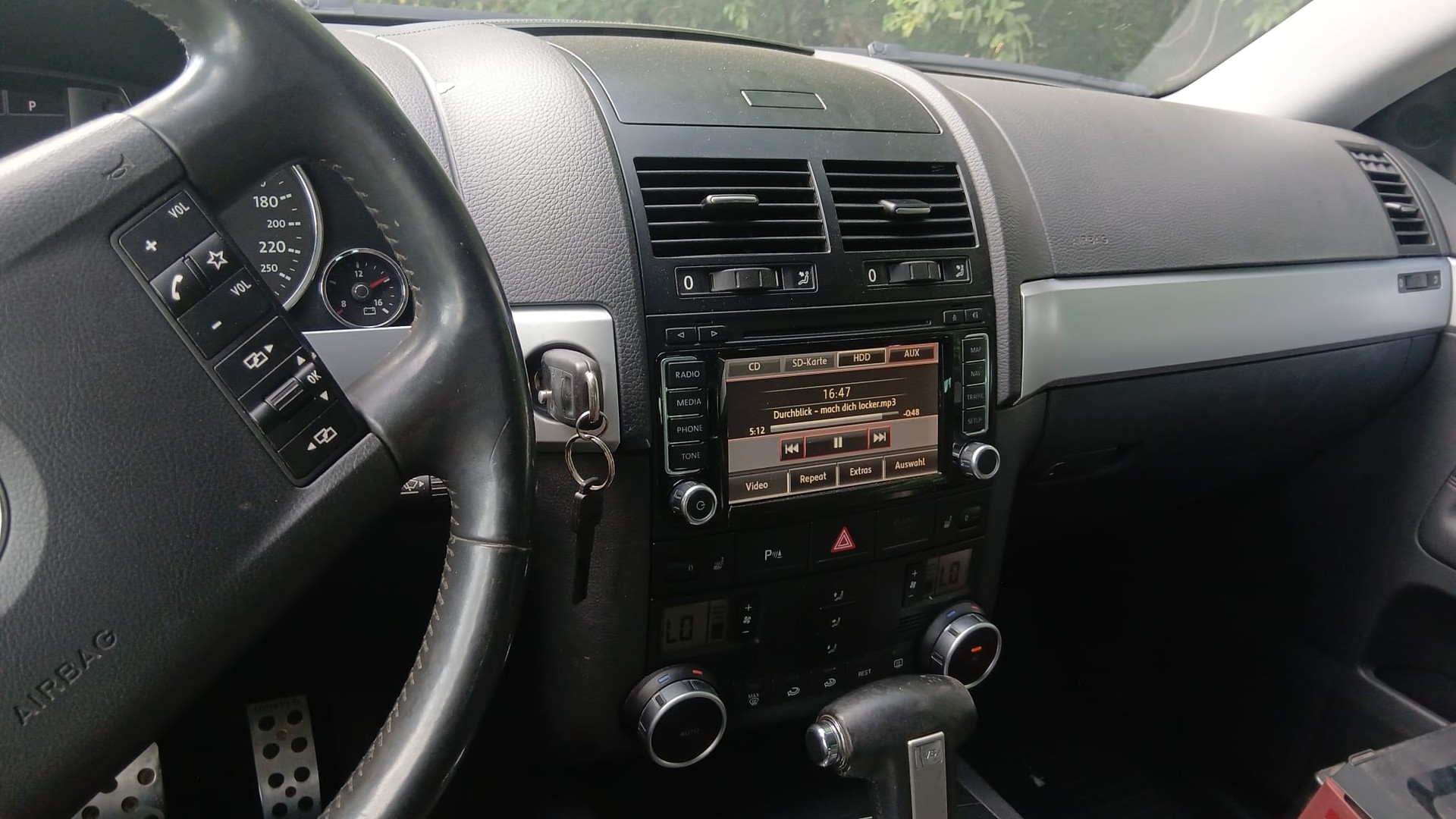 VW Touareg 3.0 TDI Tiptronic-image-9