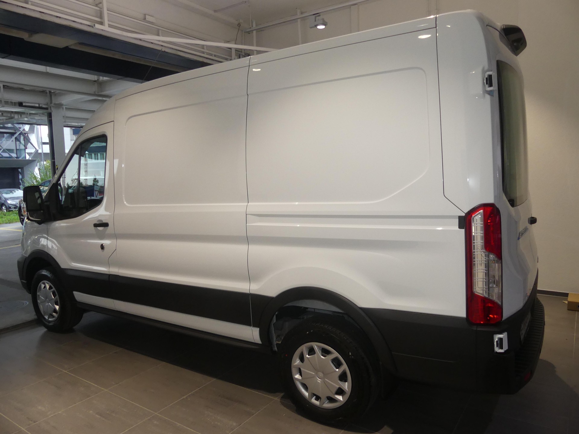 FORD E-Transit Van 390 L2H2 68kWh Trend-image-7