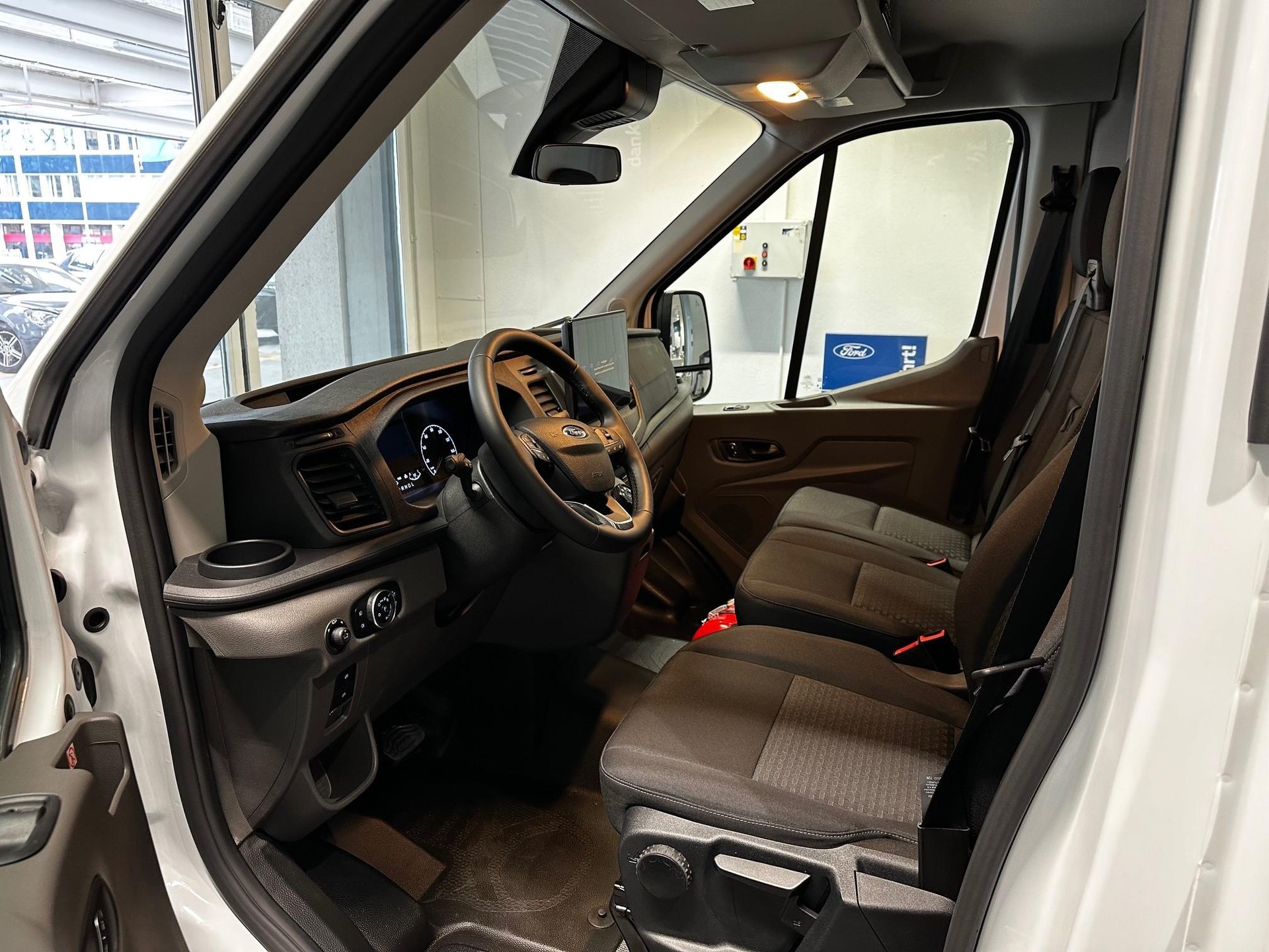 FORD E-Transit Van 390 L2H2 68kWh Trend-image-11