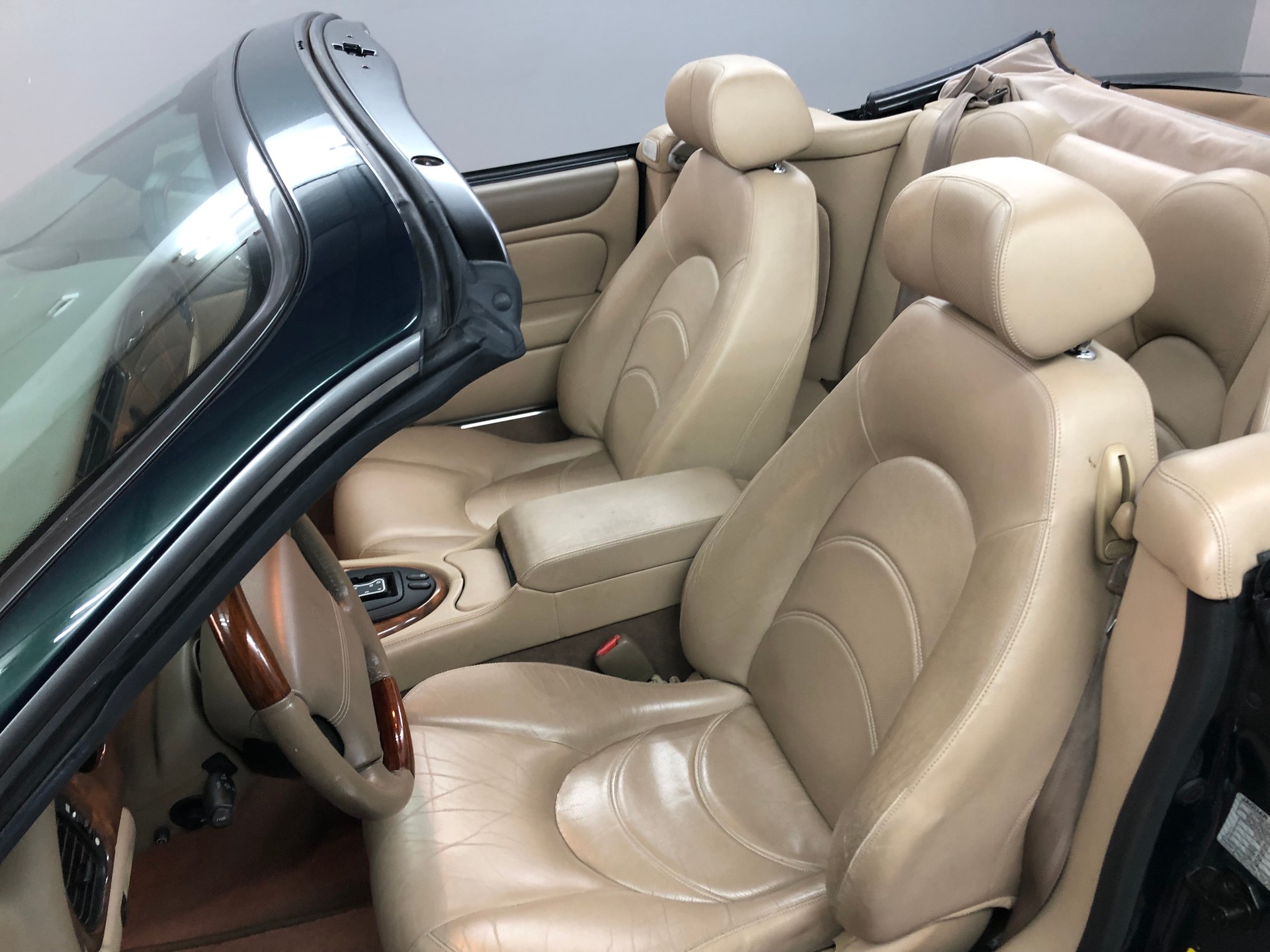 JAGUAR XK8 Convertible-image-8