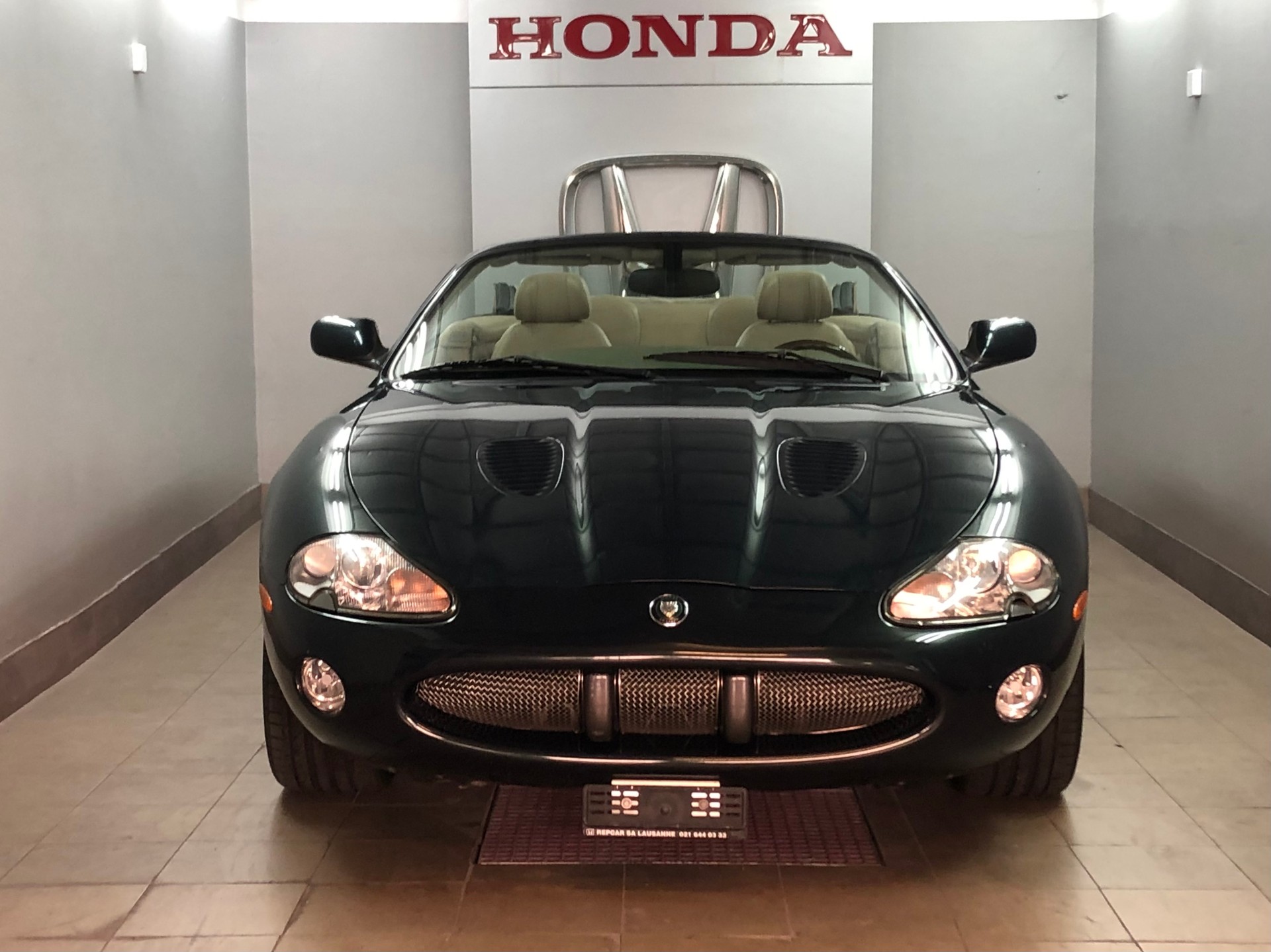 JAGUAR XK8 Convertible-image-0