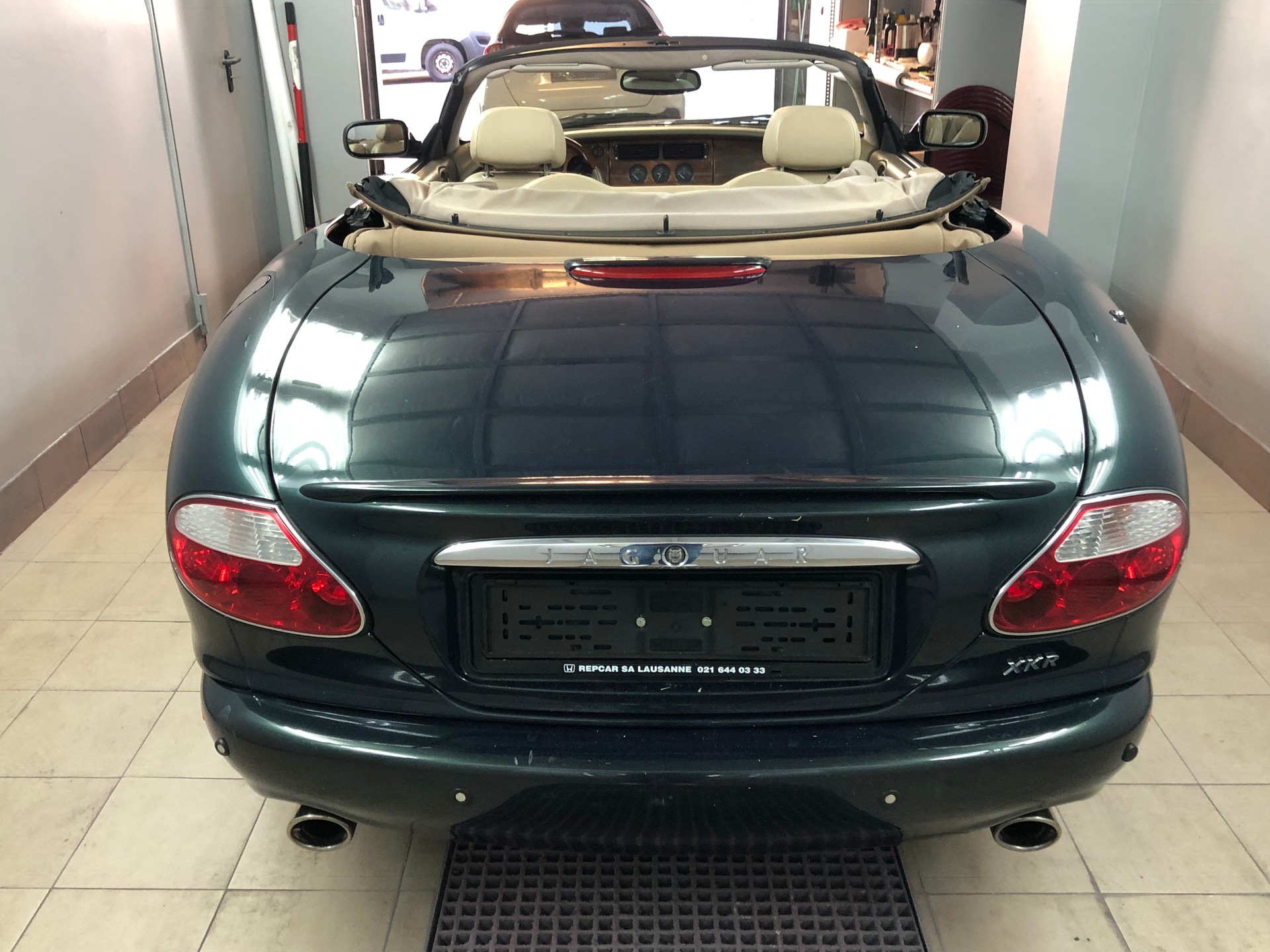 JAGUAR XK8 Convertible-image-3