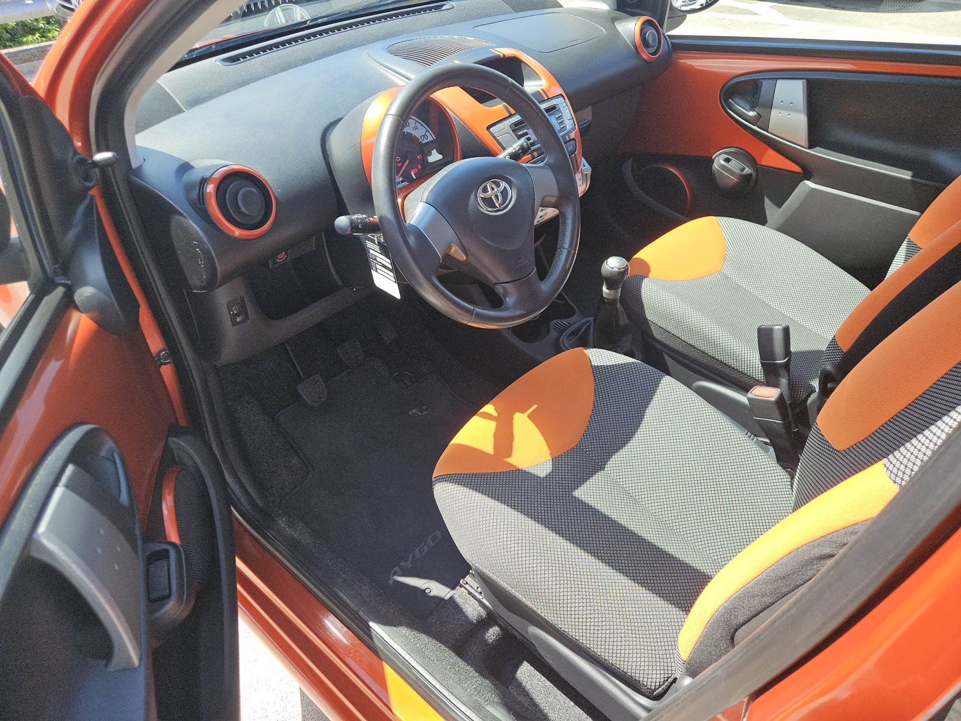TOYOTA Aygo 1.0 VVT-i Terra-image-9