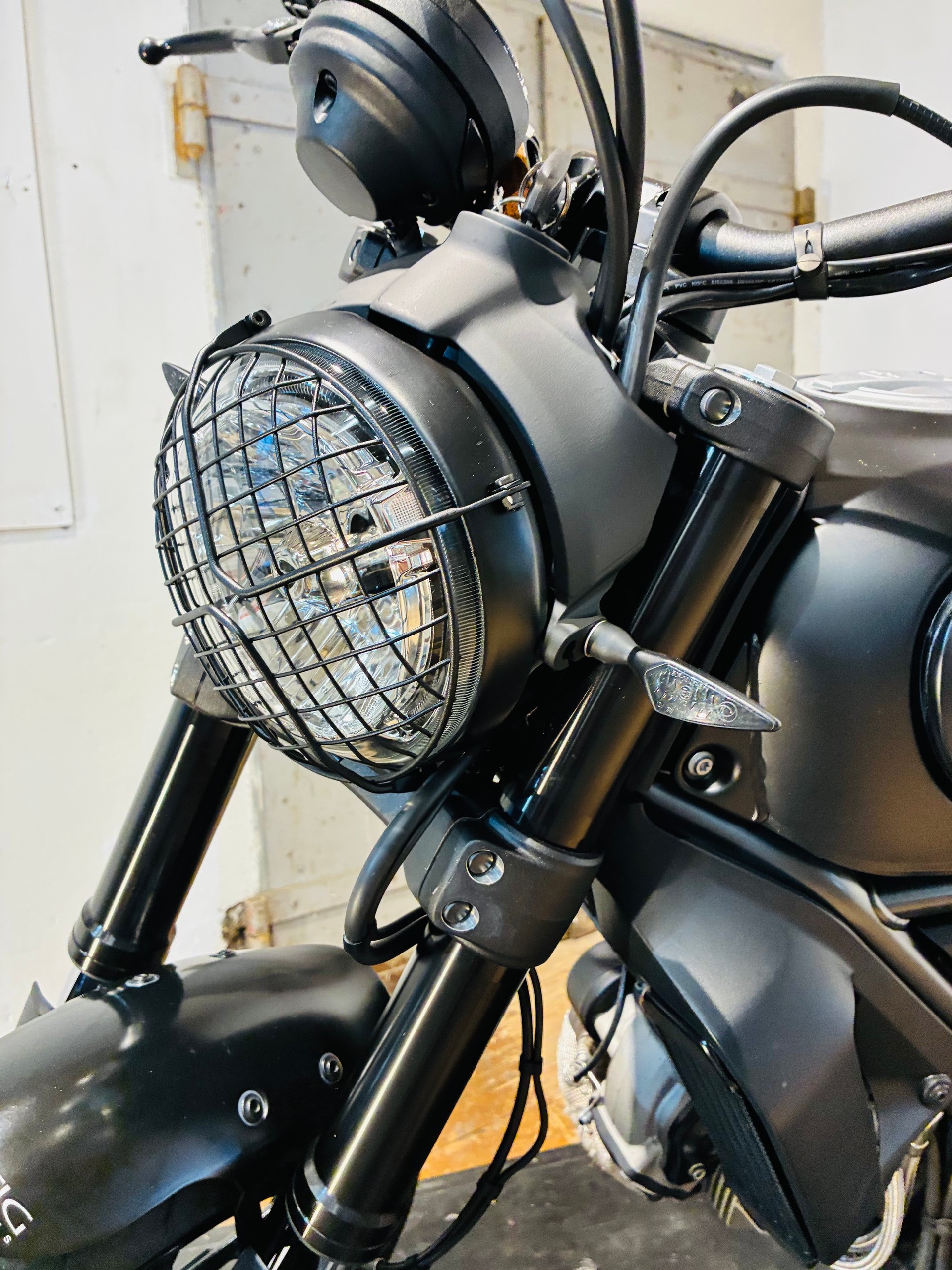 DUCATI Scrambler 800 Classic ABS-image-11