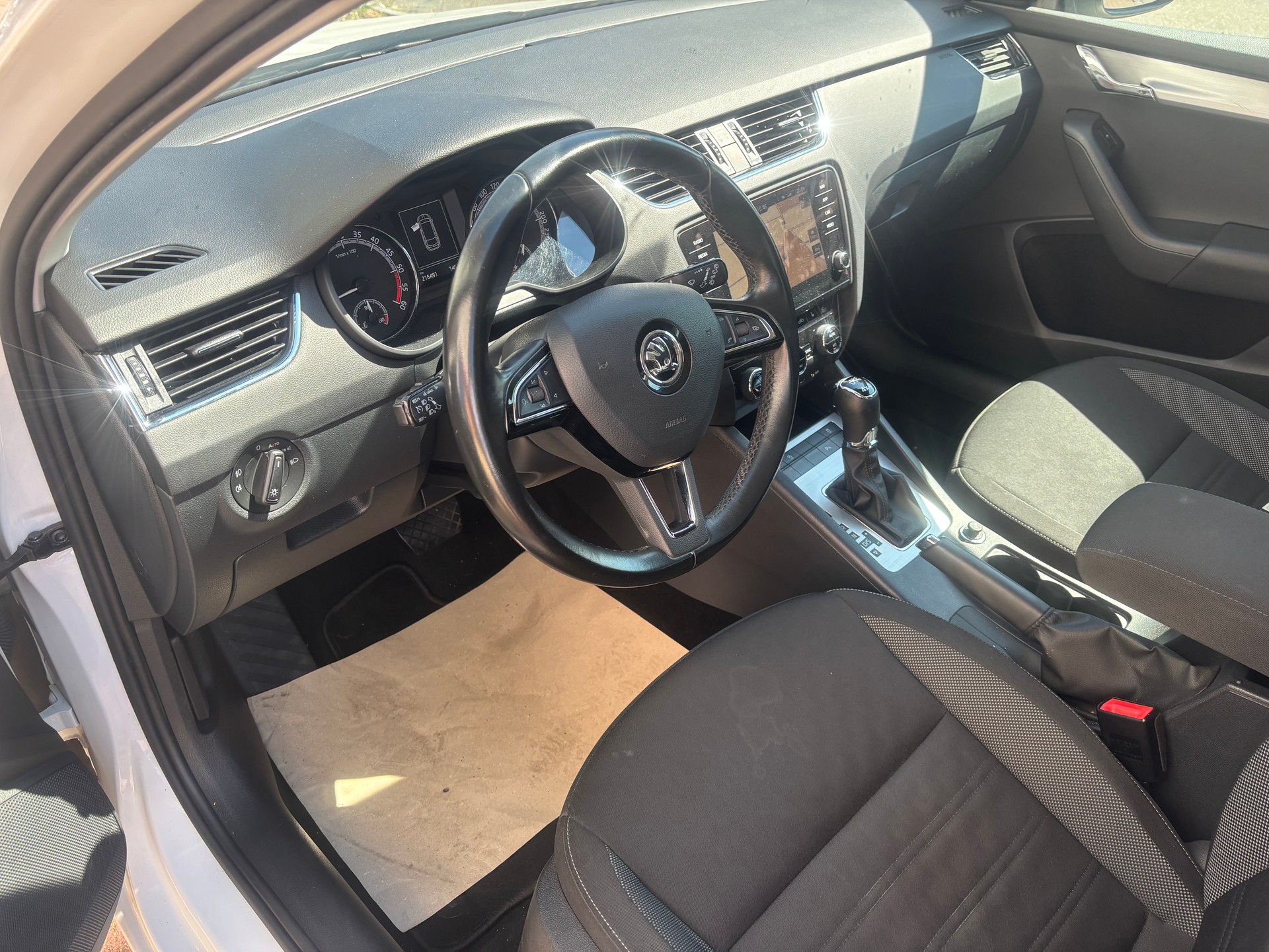 SKODA Octavia Combi 2.0 TDI Ambition 4x4 DSG-image-5