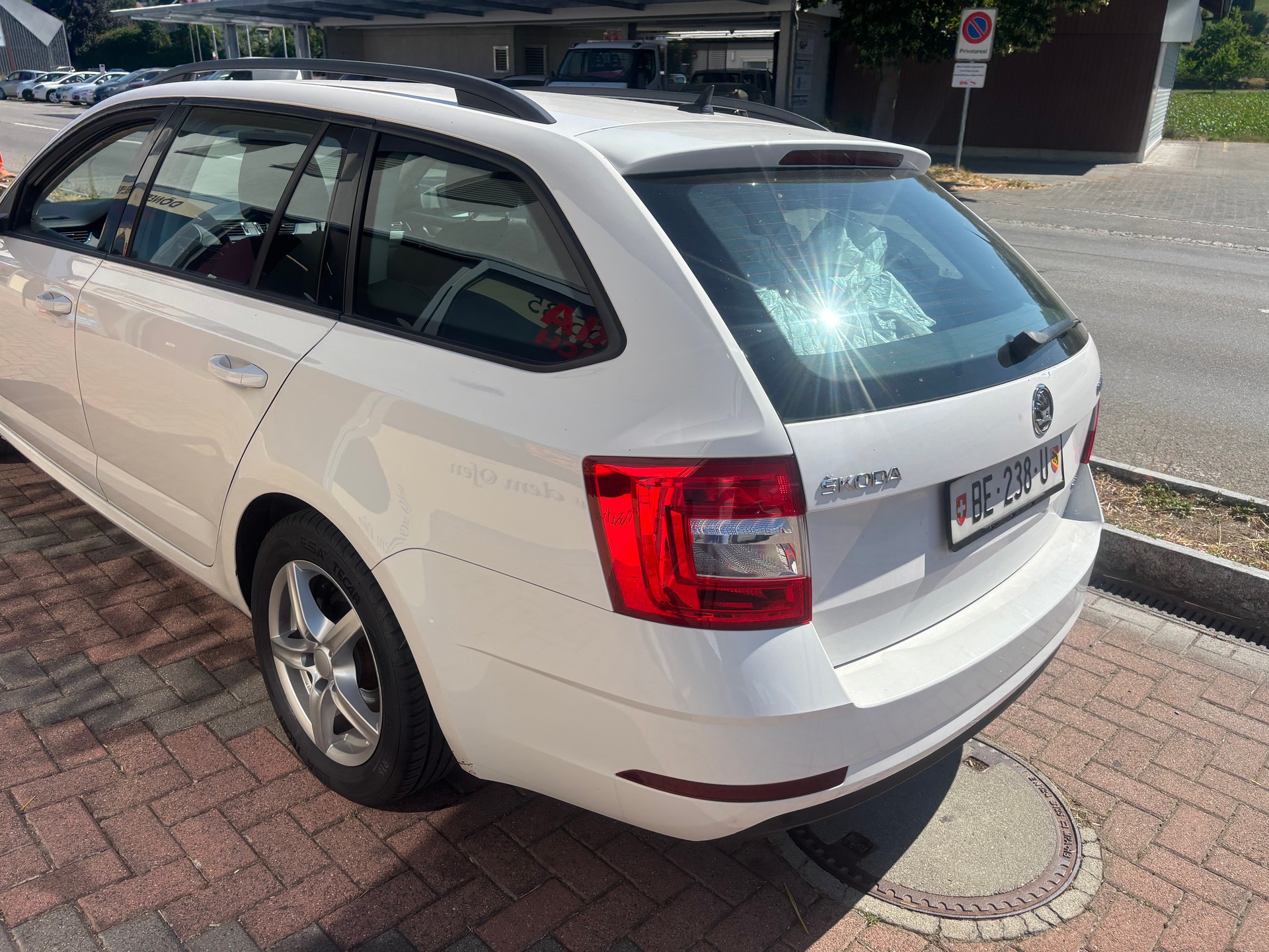 SKODA Octavia Combi 2.0 TDI Ambition 4x4 DSG-image-2