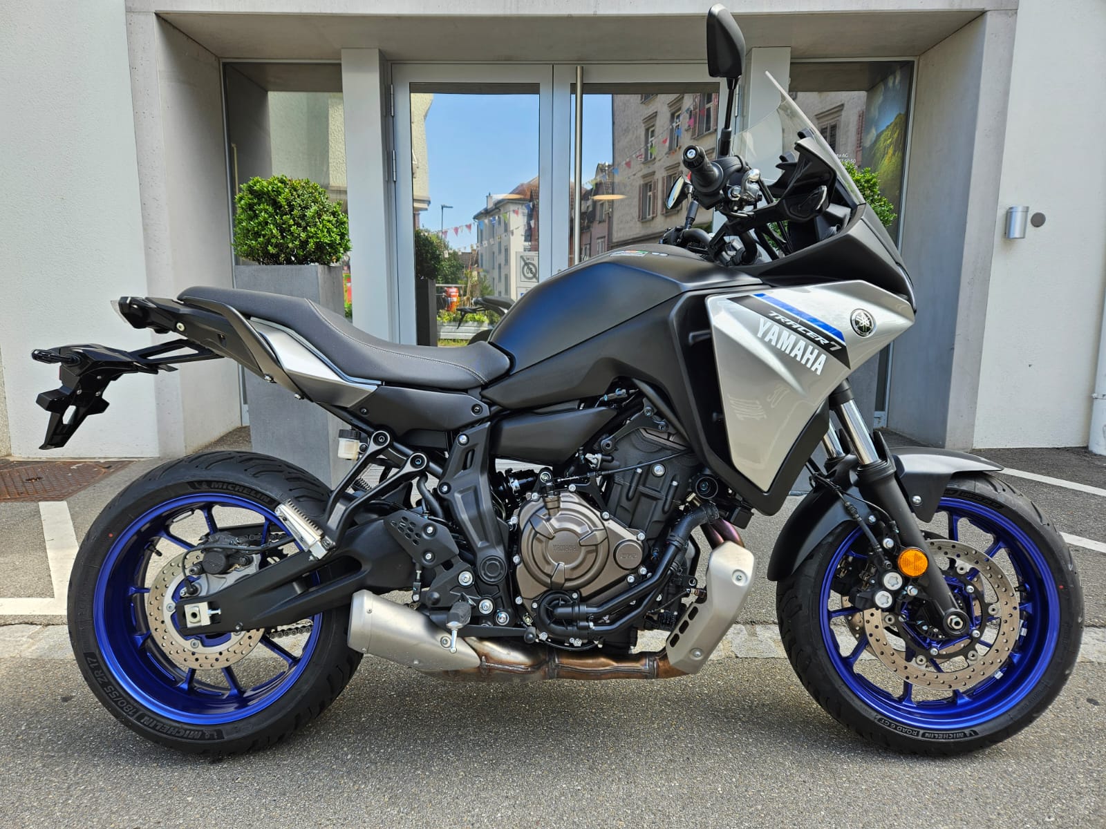 YAMAHA Tracer 7-showroom-element-1