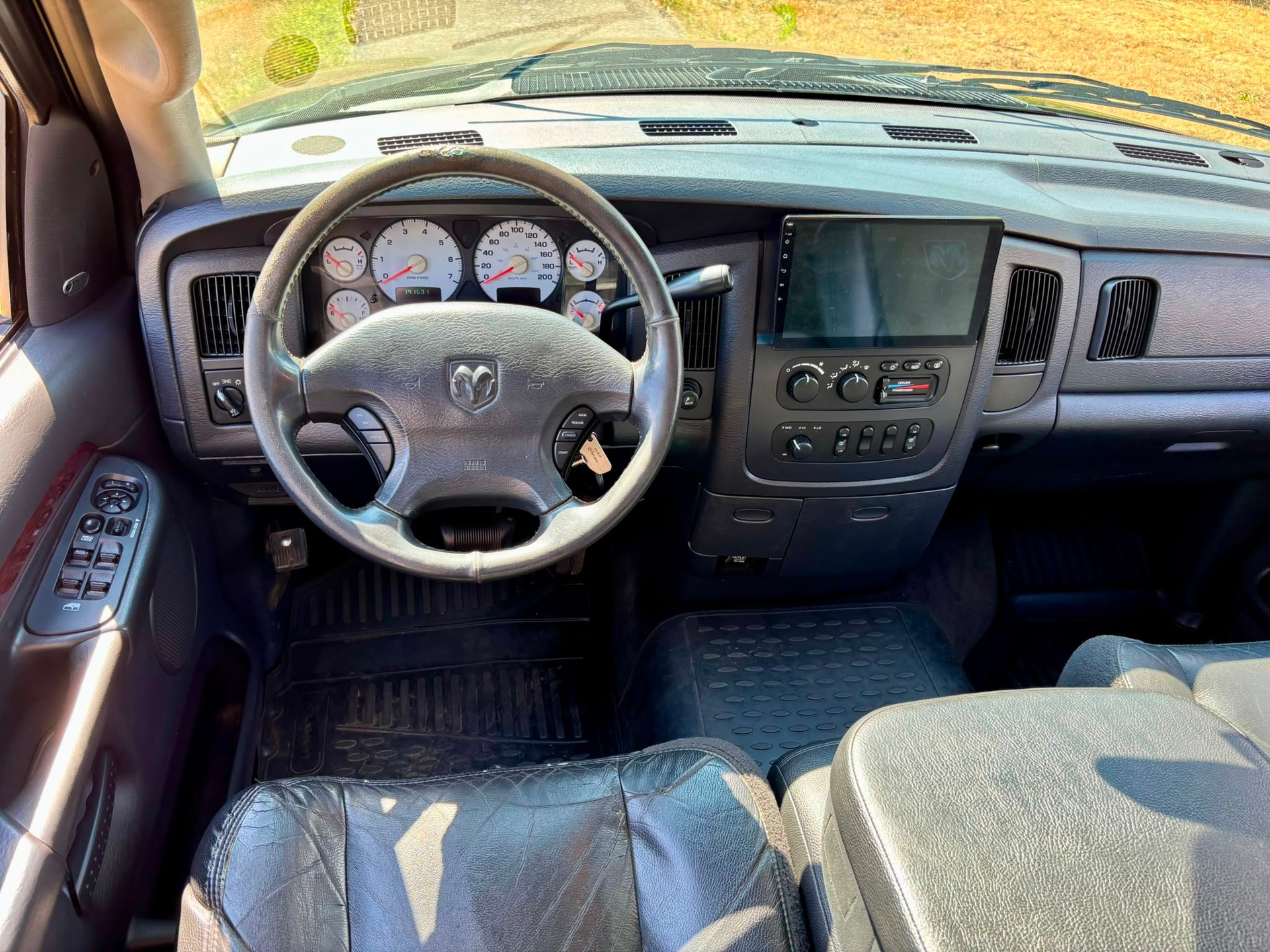 DODGE RAM 1500 Quad Cab 4x4-image-6