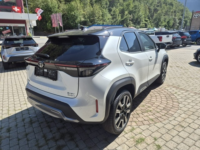 TOYOTA 1.5 AWD Premium 131PS-image-2