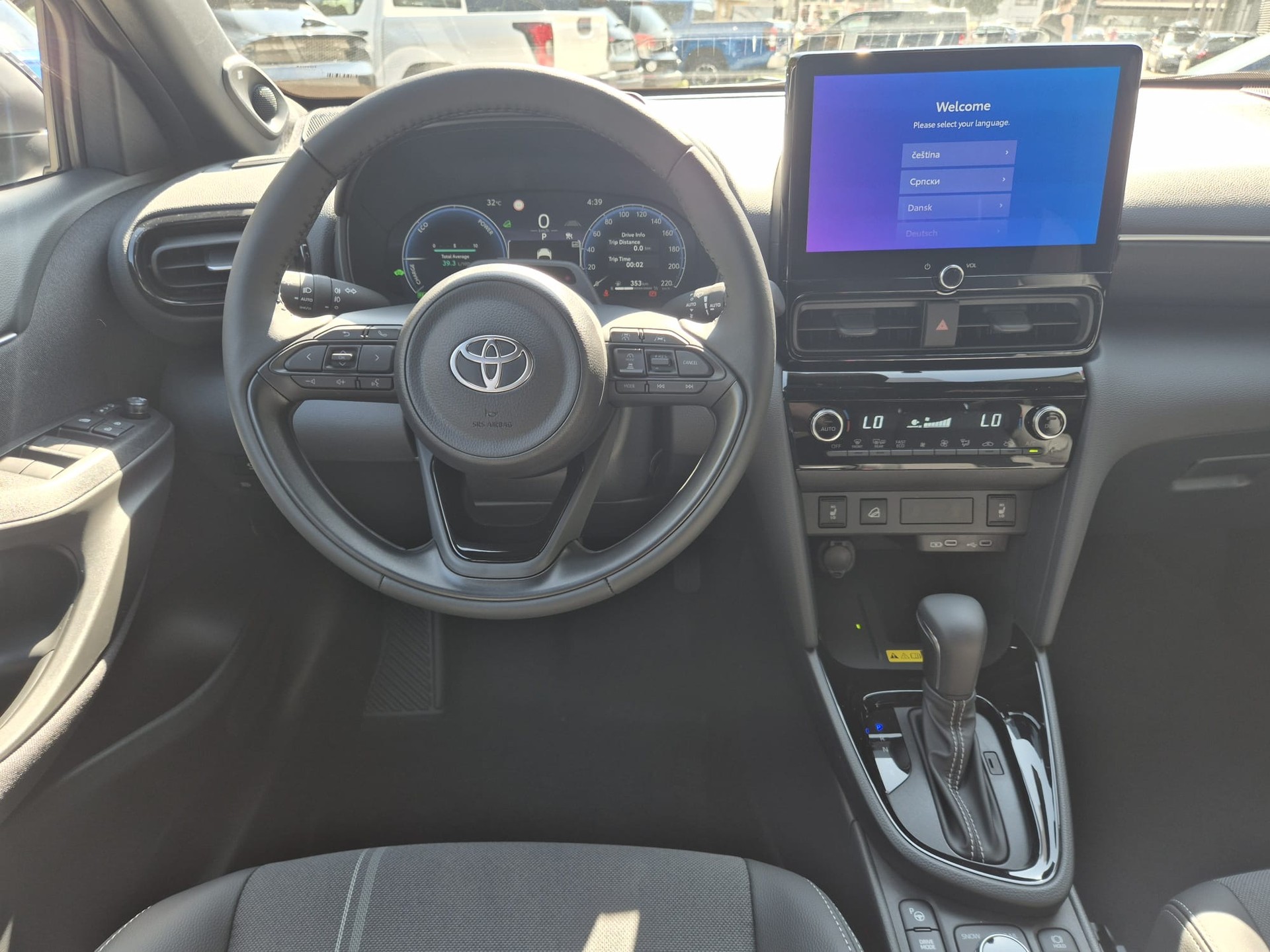 TOYOTA 1.5 AWD Premium 131PS-image-4