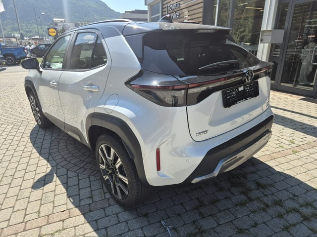 TOYOTA 1.5 AWD Premium 131PS-image-3