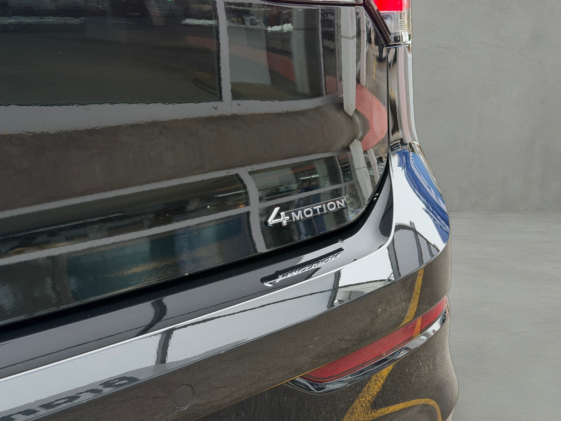VW Golf 2.0 TSI R-Line DSG 4 Motion-image-28