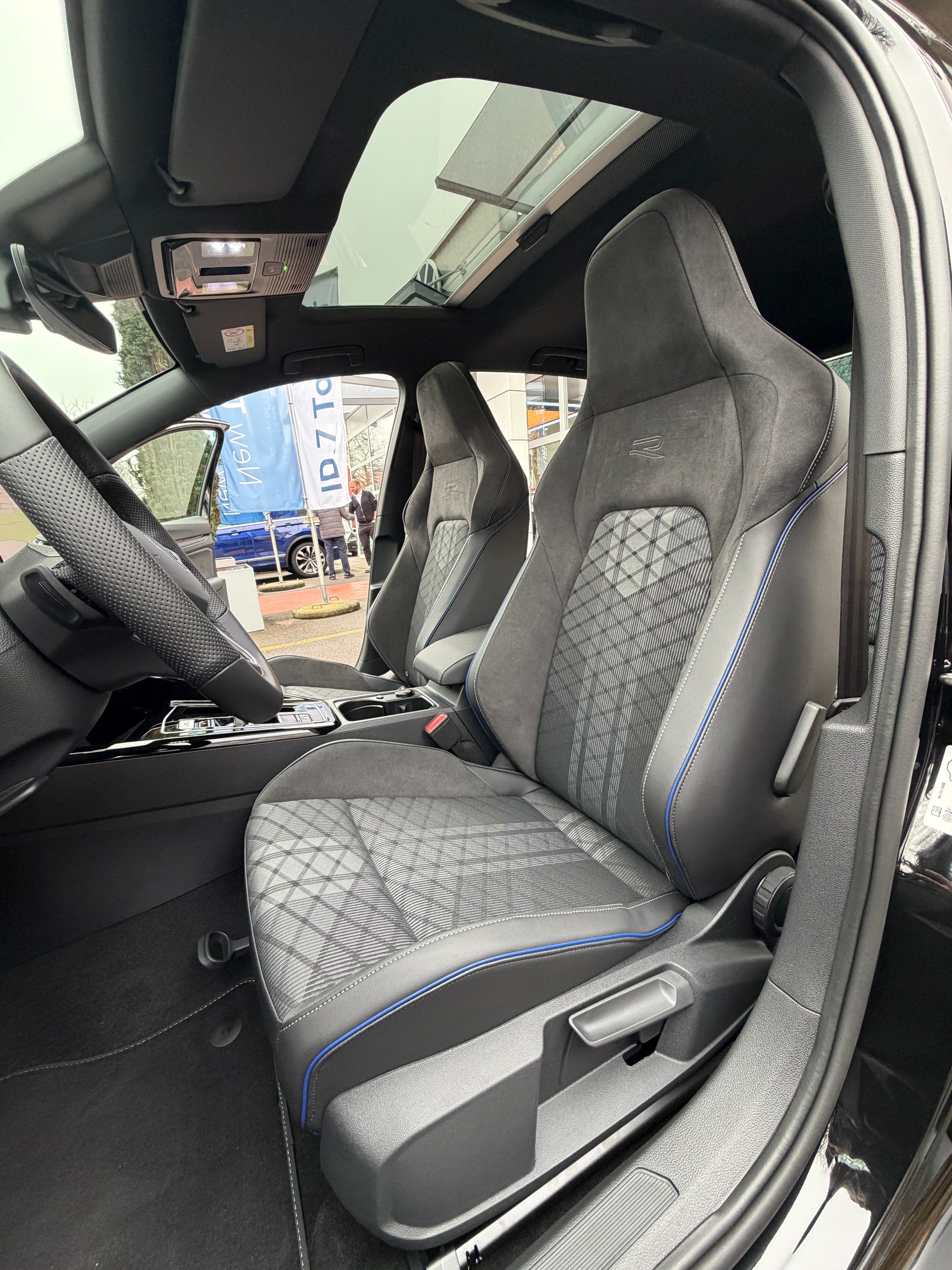 VW Golf 2.0 TSI R-Line DSG 4 Motion-image-11
