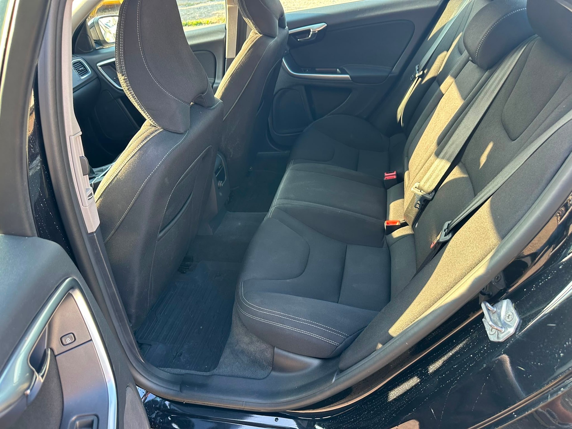 VOLVO S60 D2 Momentum-image-8