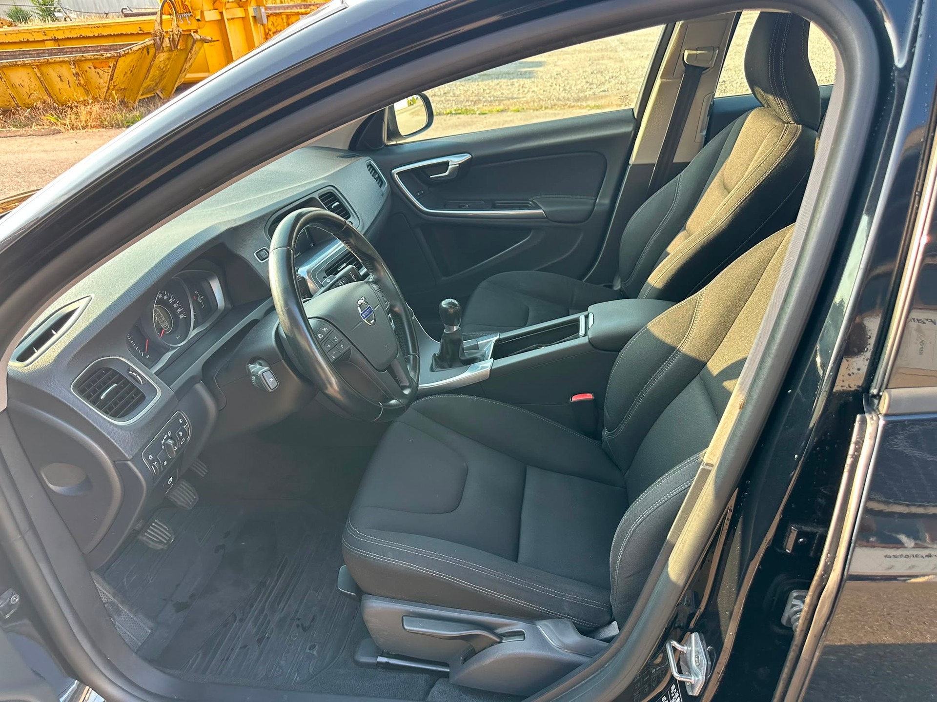 VOLVO S60 D2 Momentum-image-6
