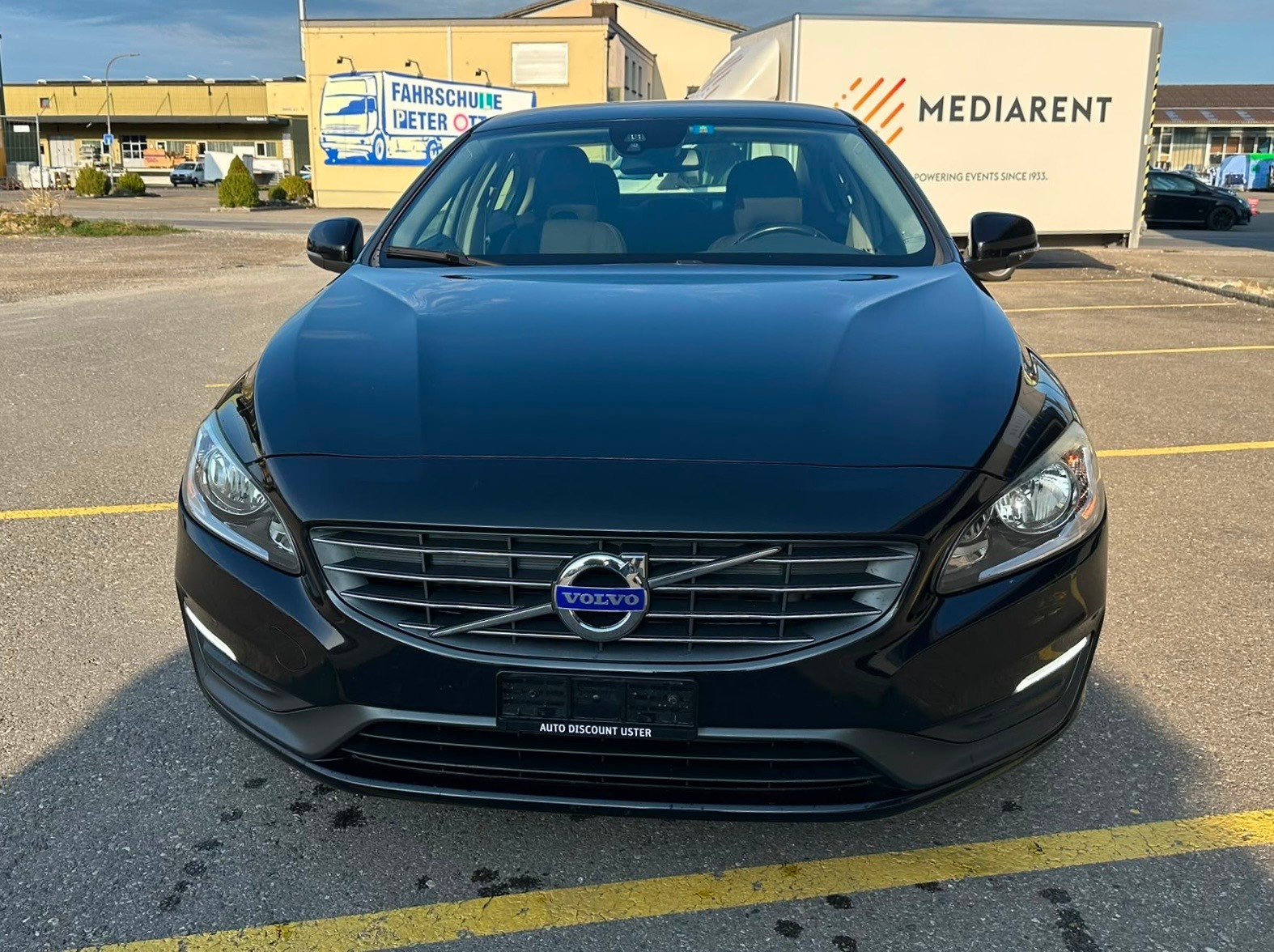VOLVO S60 D2 Momentum-image-0