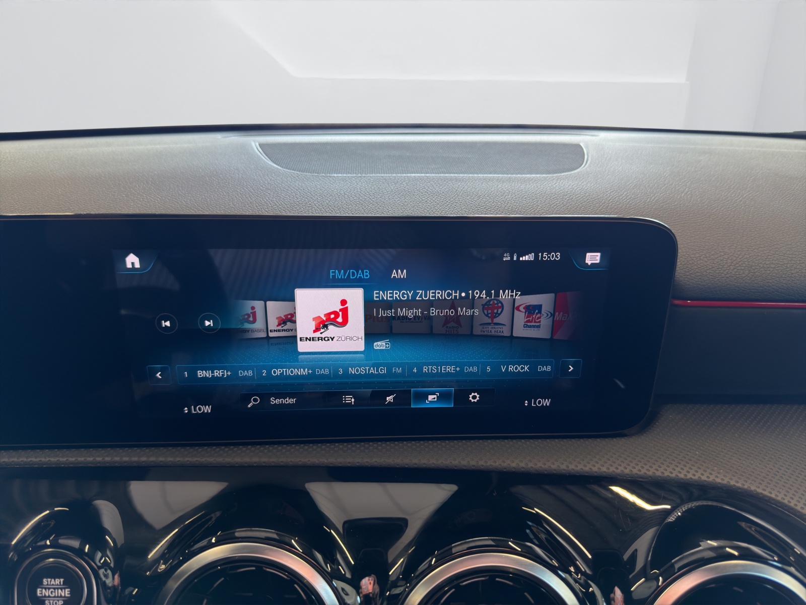 MERCEDES-BENZ A 220 AMG Line 7G-DCT 4Matic-image-22
