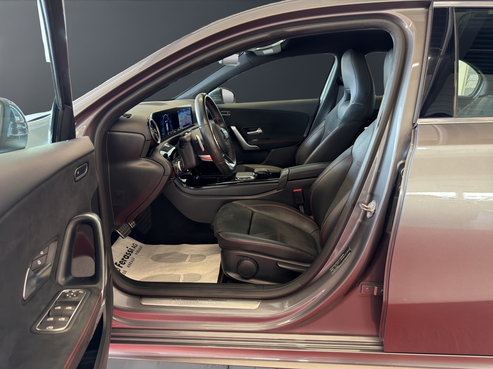 MERCEDES-BENZ A 220 AMG Line 7G-DCT 4Matic-image-15