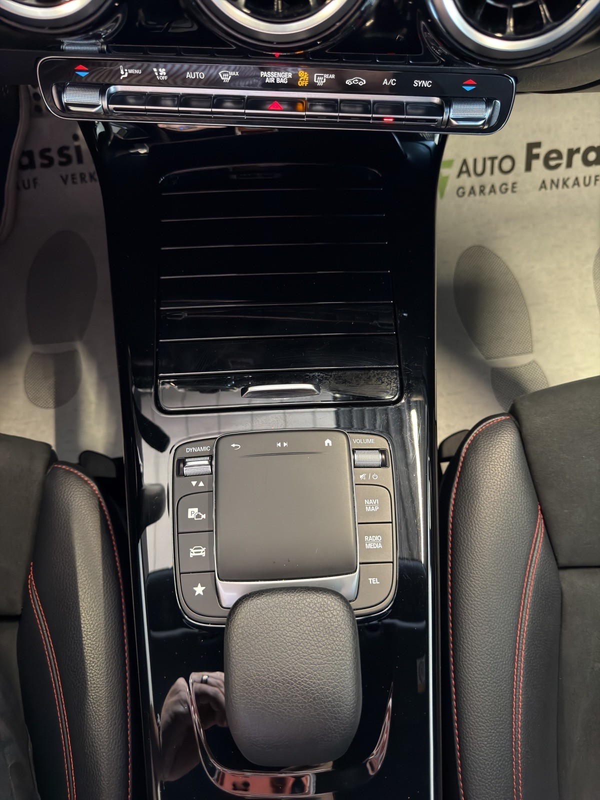 MERCEDES-BENZ A 220 AMG Line 7G-DCT 4Matic-image-24
