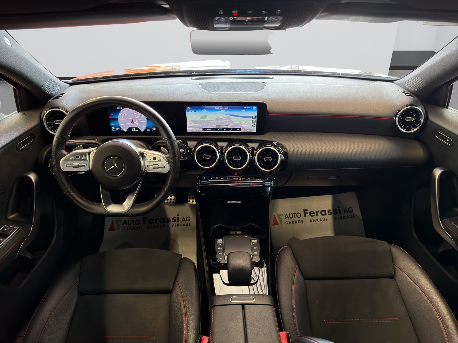 MERCEDES-BENZ A 220 AMG Line 7G-DCT 4Matic-image-11
