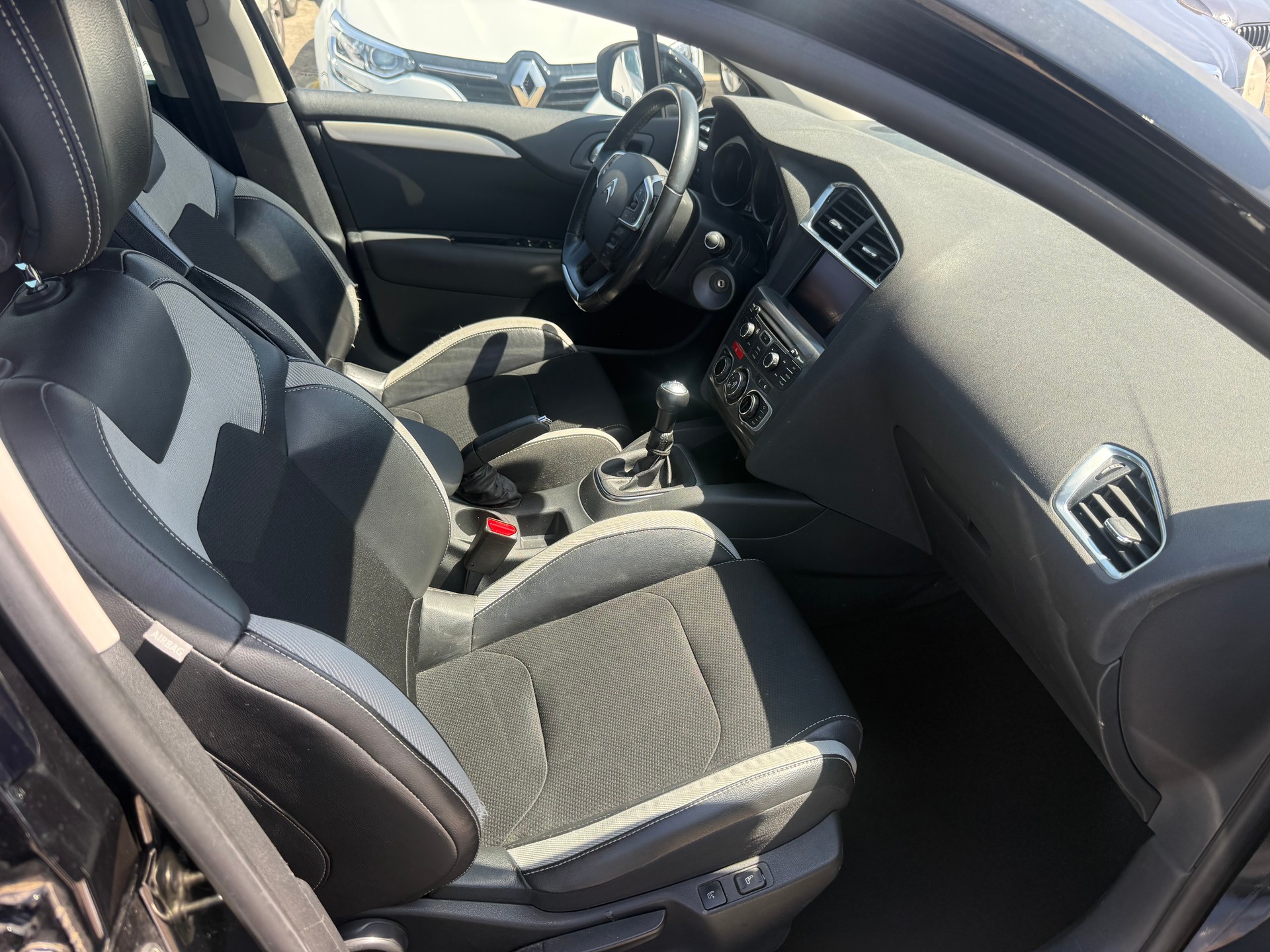 CITROEN C4 Berline 1.6 i-image-6