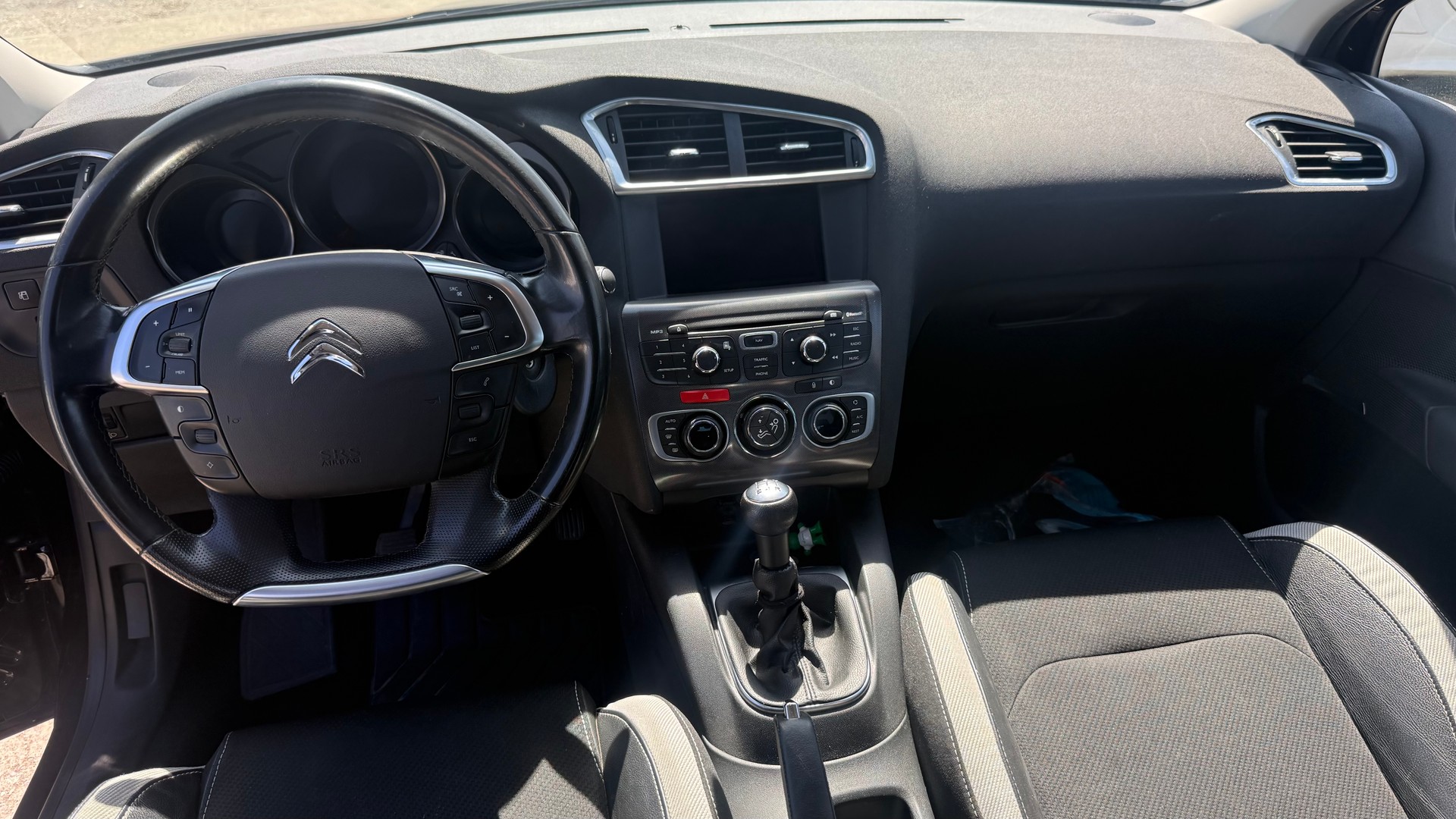 CITROEN C4 Berline 1.6 i-image-9