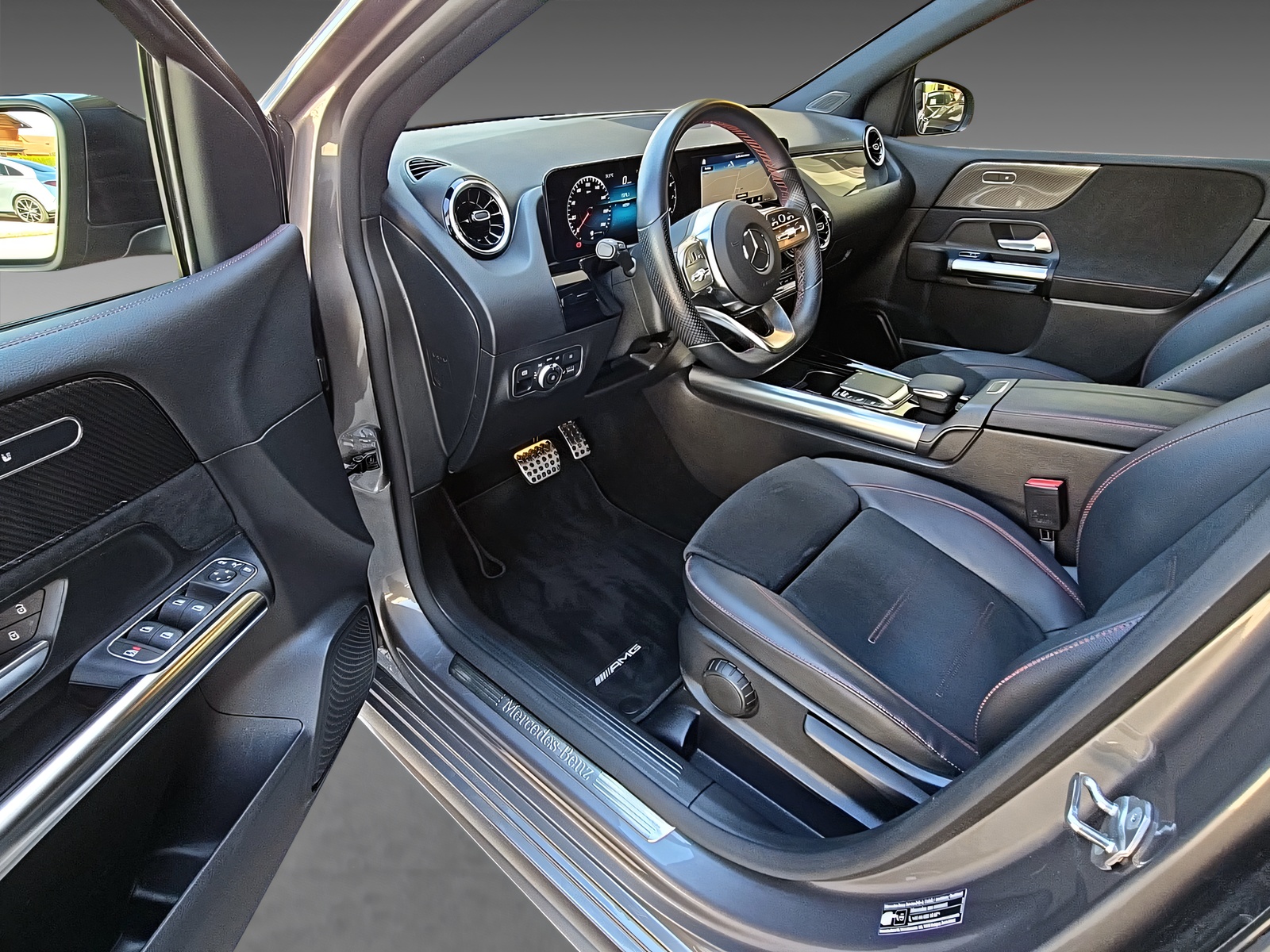 MERCEDES-BENZ B 200 Night Star AMG-Line-image-13
