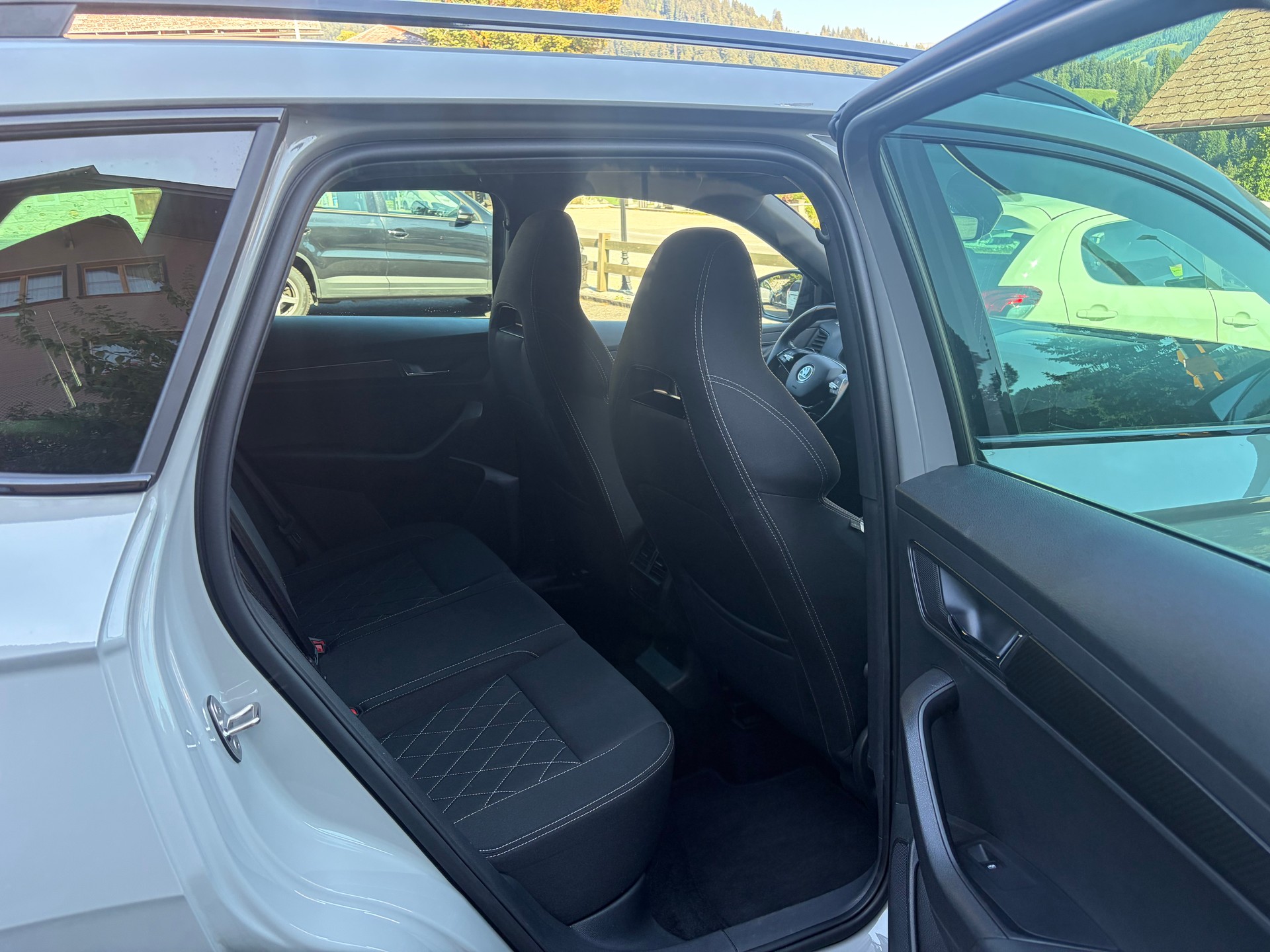 SKODA Karoq 2.0 TDI CR Sport Line 4x4 DSG-image-6