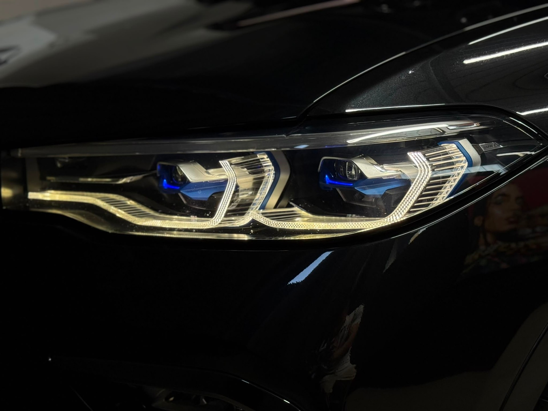 BMW X7 xDrive 30d Steptronic M- Sport / 6 Plätze / Sky Panorama / Laser Licht / back Screen / First Class Paket / AHG Etc..-image-21