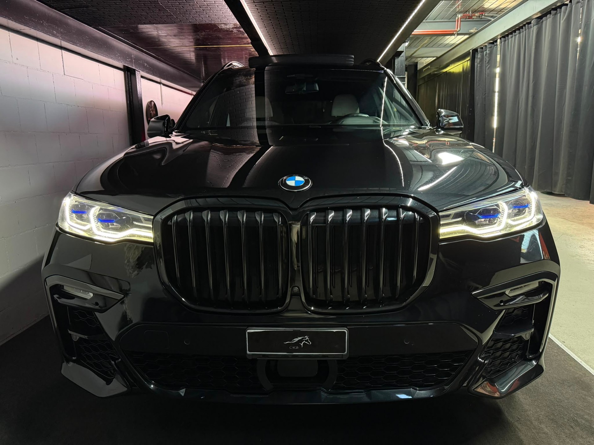 BMW X7 xDrive 30d Steptronic M- Sport / 6 Plätze / Sky Panorama / Laser Licht / back Screen / First Class Paket / AHG Etc..-image-4