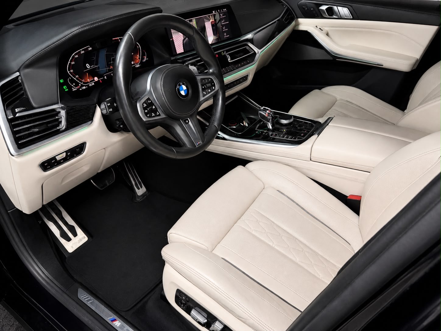BMW X7 xDrive 30d Steptronic M- Sport / 6 Plätze / Sky Panorama / Laser Licht / back Screen / First Class Paket / AHG Etc..-image-15