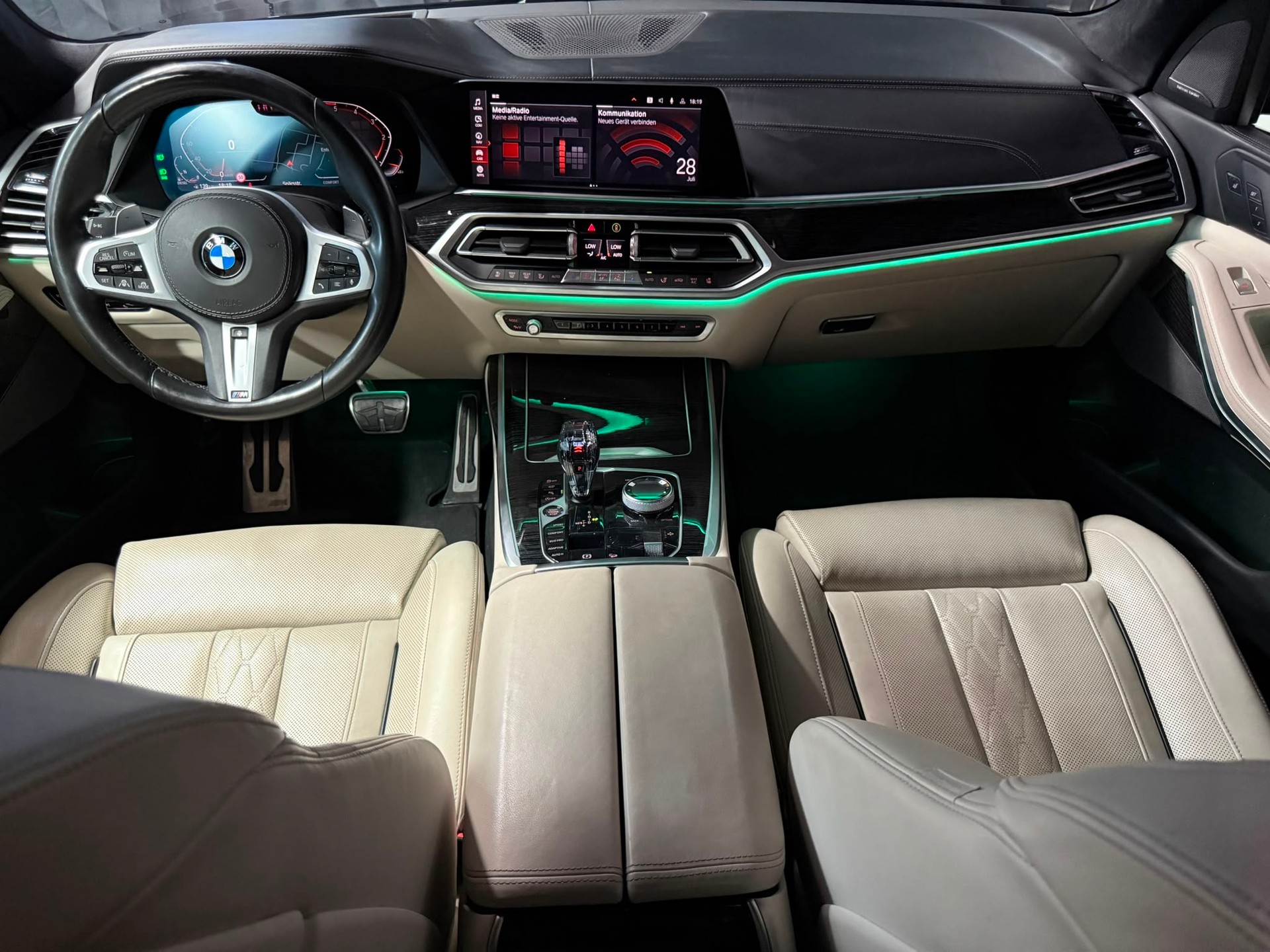 BMW X7 xDrive 30d Steptronic M- Sport / 6 Plätze / Sky Panorama / Laser Licht / back Screen / First Class Paket / AHG Etc..-image-14