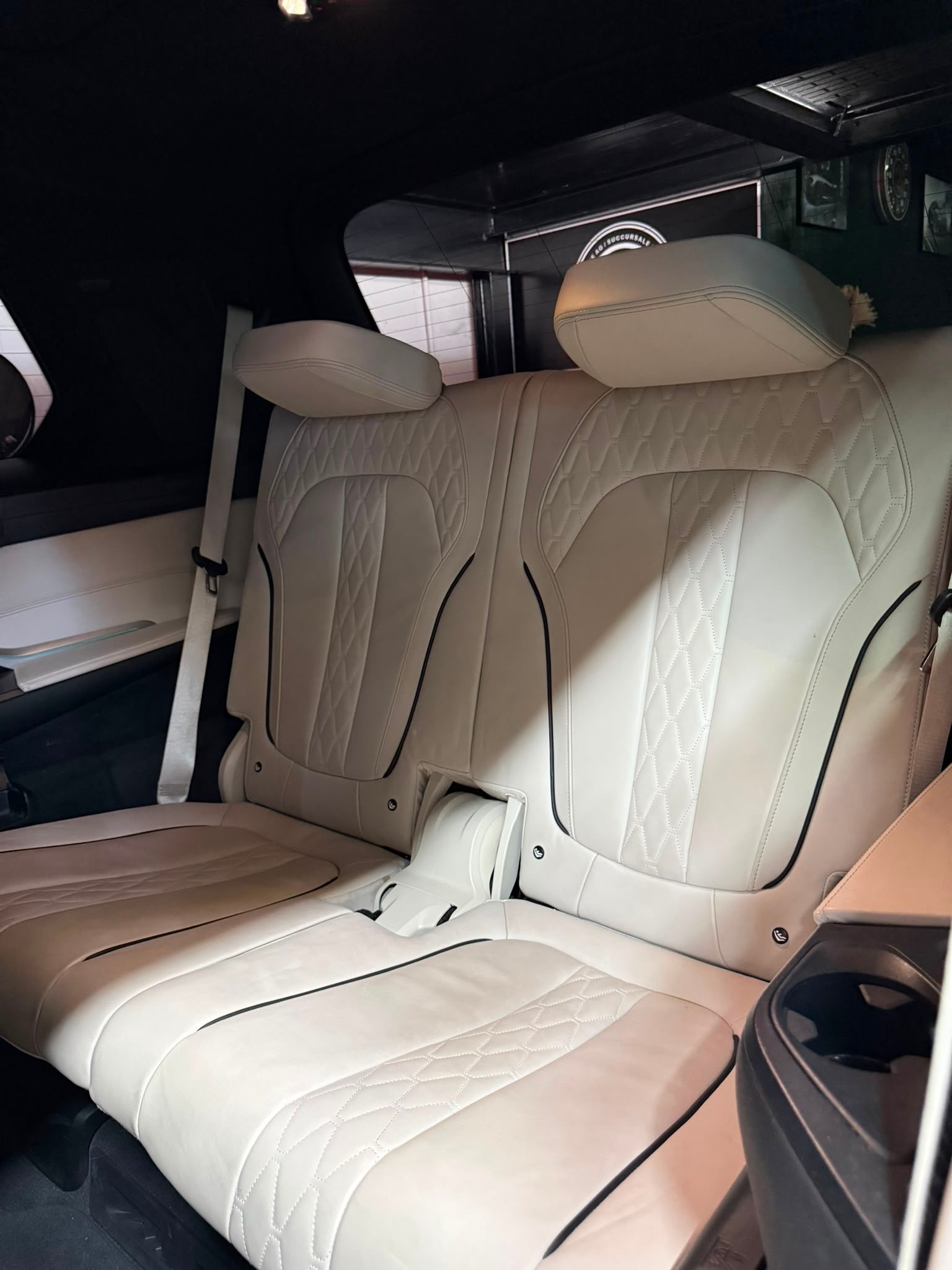 BMW X7 xDrive 30d Steptronic M- Sport / 6 Plätze / Sky Panorama / Laser Licht / back Screen / First Class Paket / AHG Etc..-image-13