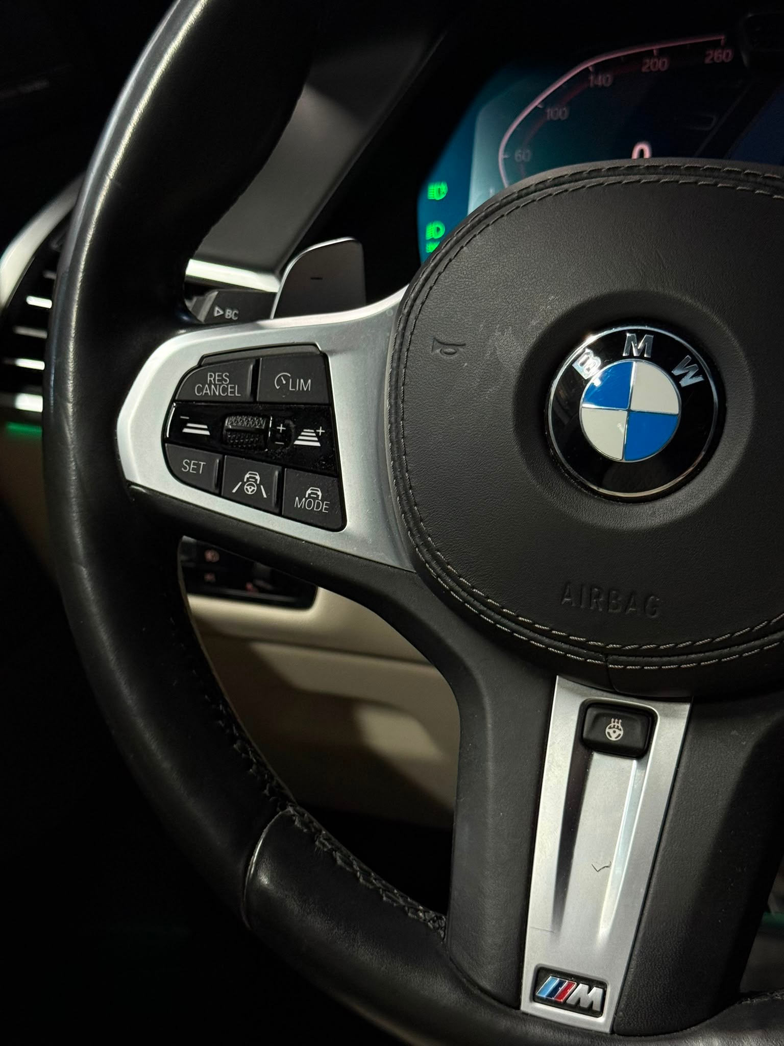 BMW X7 xDrive 30d Steptronic M- Sport / 6 Plätze / Sky Panorama / Laser Licht / back Screen / First Class Paket / AHG Etc..-image-20